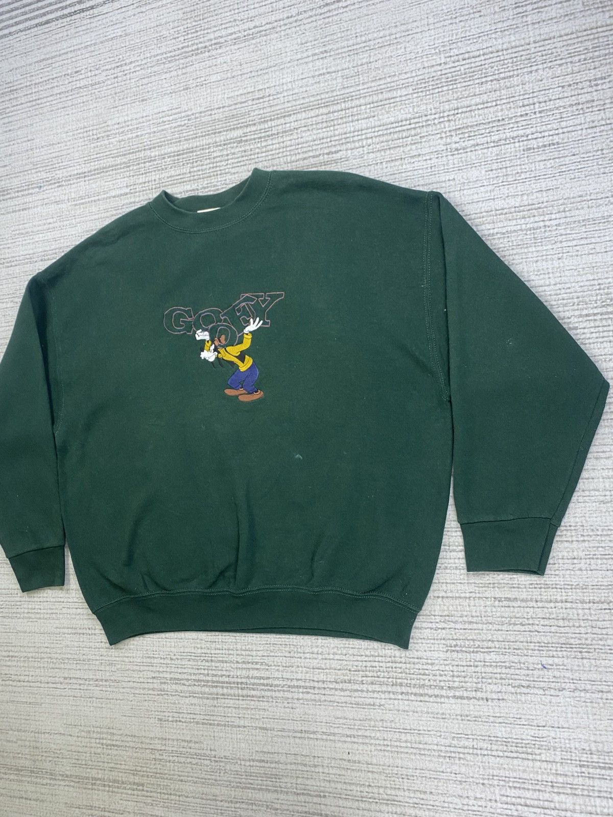 Disney × Japanese Brand × Vintage Vintage 90s Disney Mickey & Co GOFFY Embroidery Sweatshirt Size US L / EU 52-54 / 3 - 4 Thumbnail