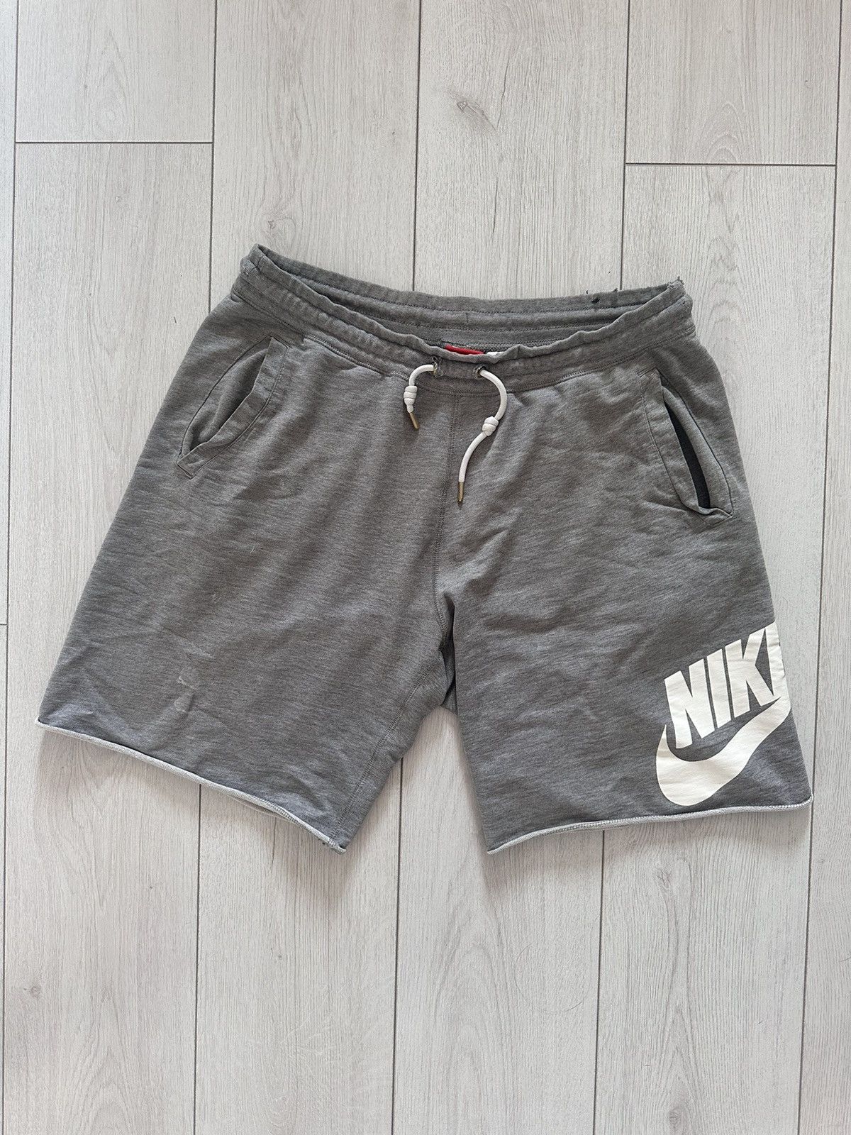 Nike × Vintage Vintage Nike shorts logo size L distressed Size US 34 / EU 50 - 1 Thumbnail