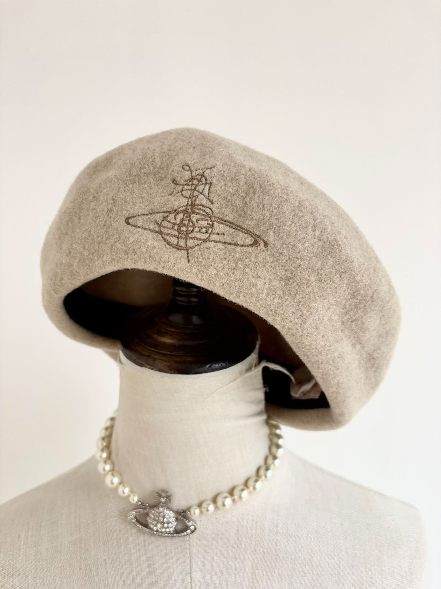 Vivienne Westwood Vivienne Westwood Vintage Oatmeal Saturn Beret Size ONE SIZE - 1 Thumbnail