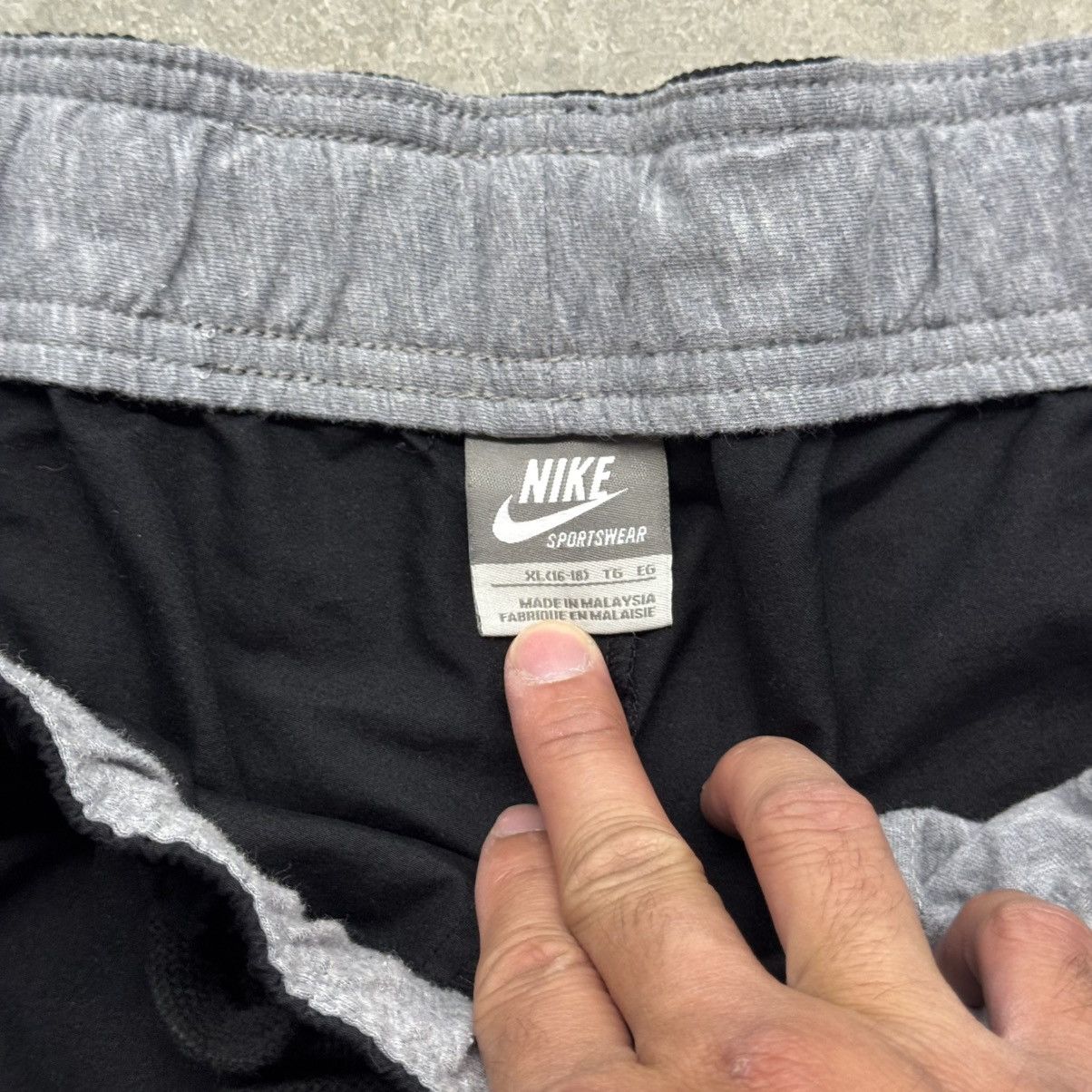 Nike Vintage 90s Y2K Nike Baggy Nylon Shorts Black Size XL 36 Size US 36 / EU 52 - 4 Thumbnail