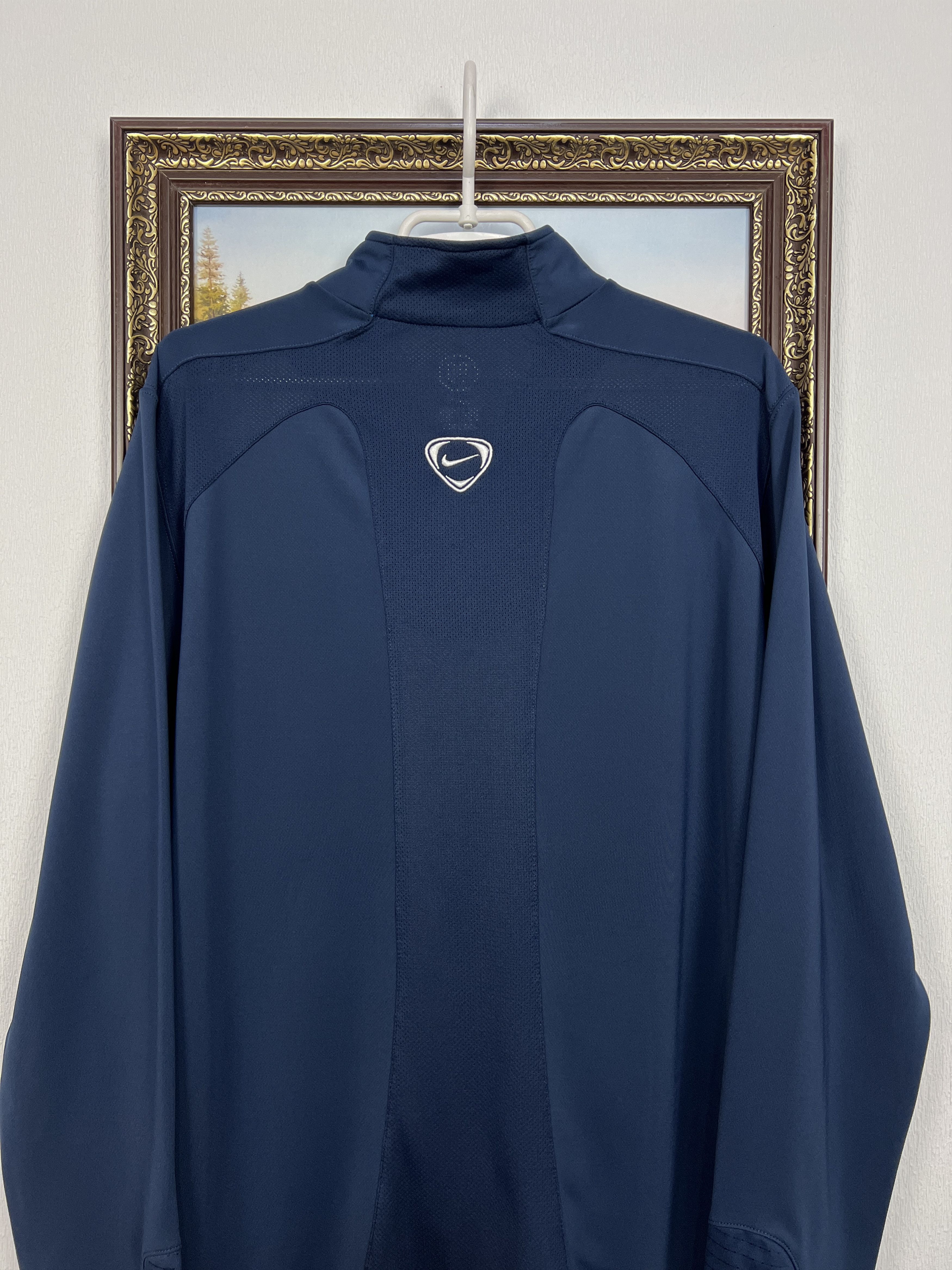Nike Vintage Nike Manchester United Football Train Sweatshirt Size US L / EU 52-54 / 3 - 9 Thumbnail