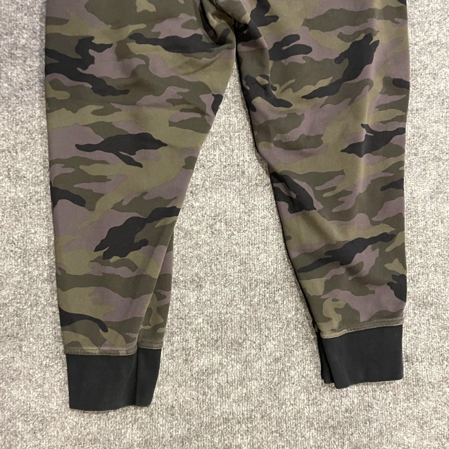 Nike VINTAGE Nike Dri-FIT French Terry Joggers Sweatpants Womens L Green Camo CZ1449 Size 36" / US 14 / IT 50 - 6 Thumbnail