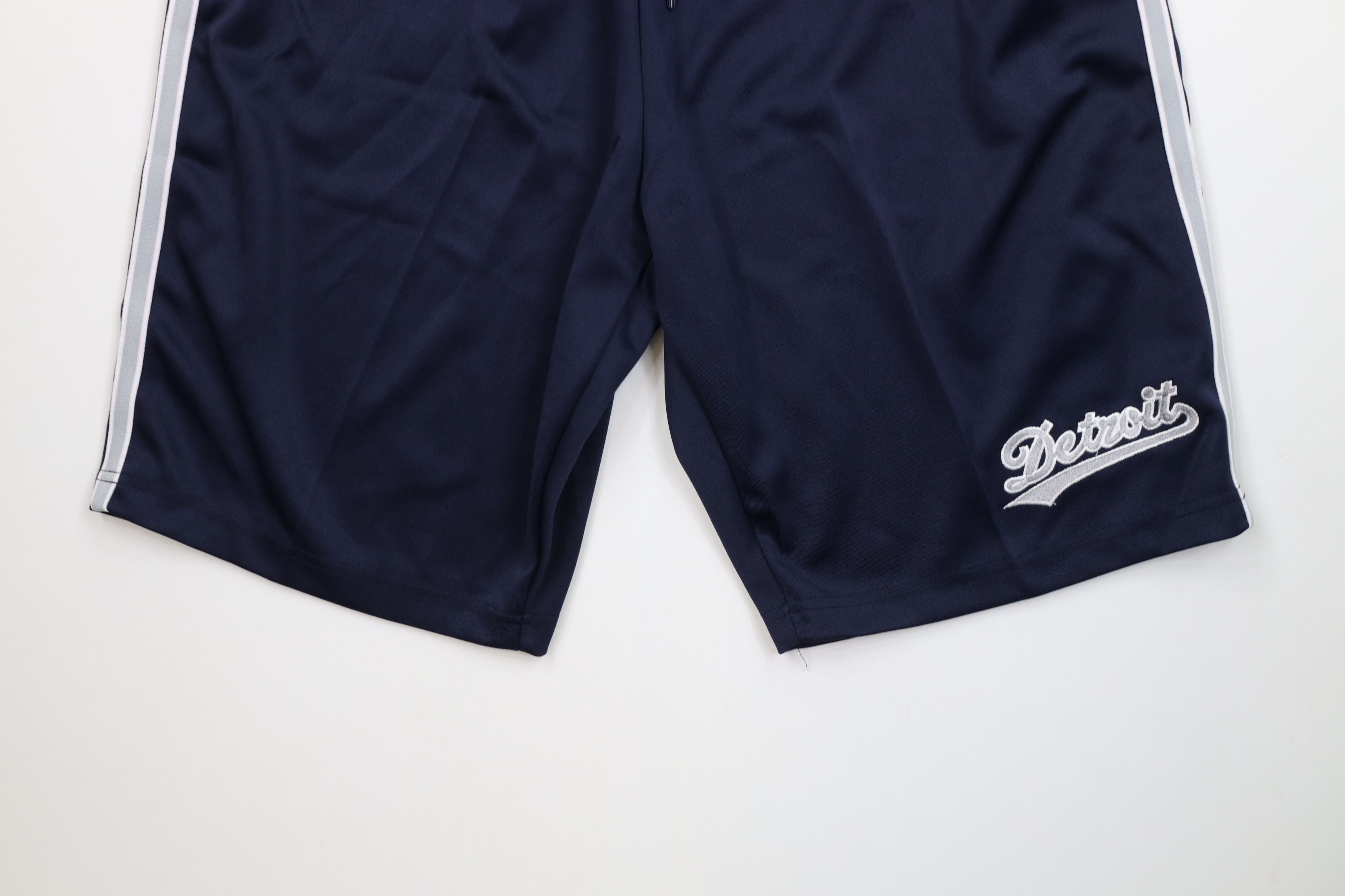 Vintage Deadstock Vintage 90s Y2K Streetwear Script Detroit Shorts Size US 38 / EU 54 - 4 Thumbnail