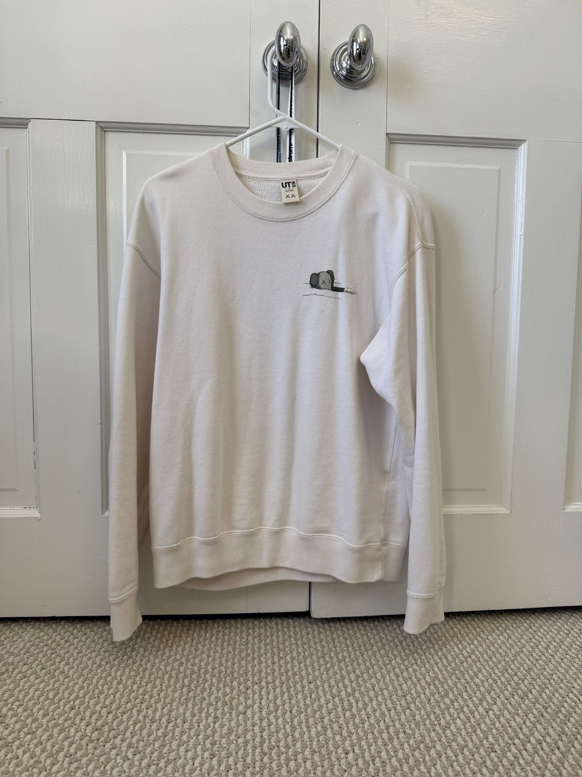 Kaws × Uniqlo Uniqlo Kaws Crewneck Sweater Size US S / EU 44-46 / 1 - 1 Thumbnail