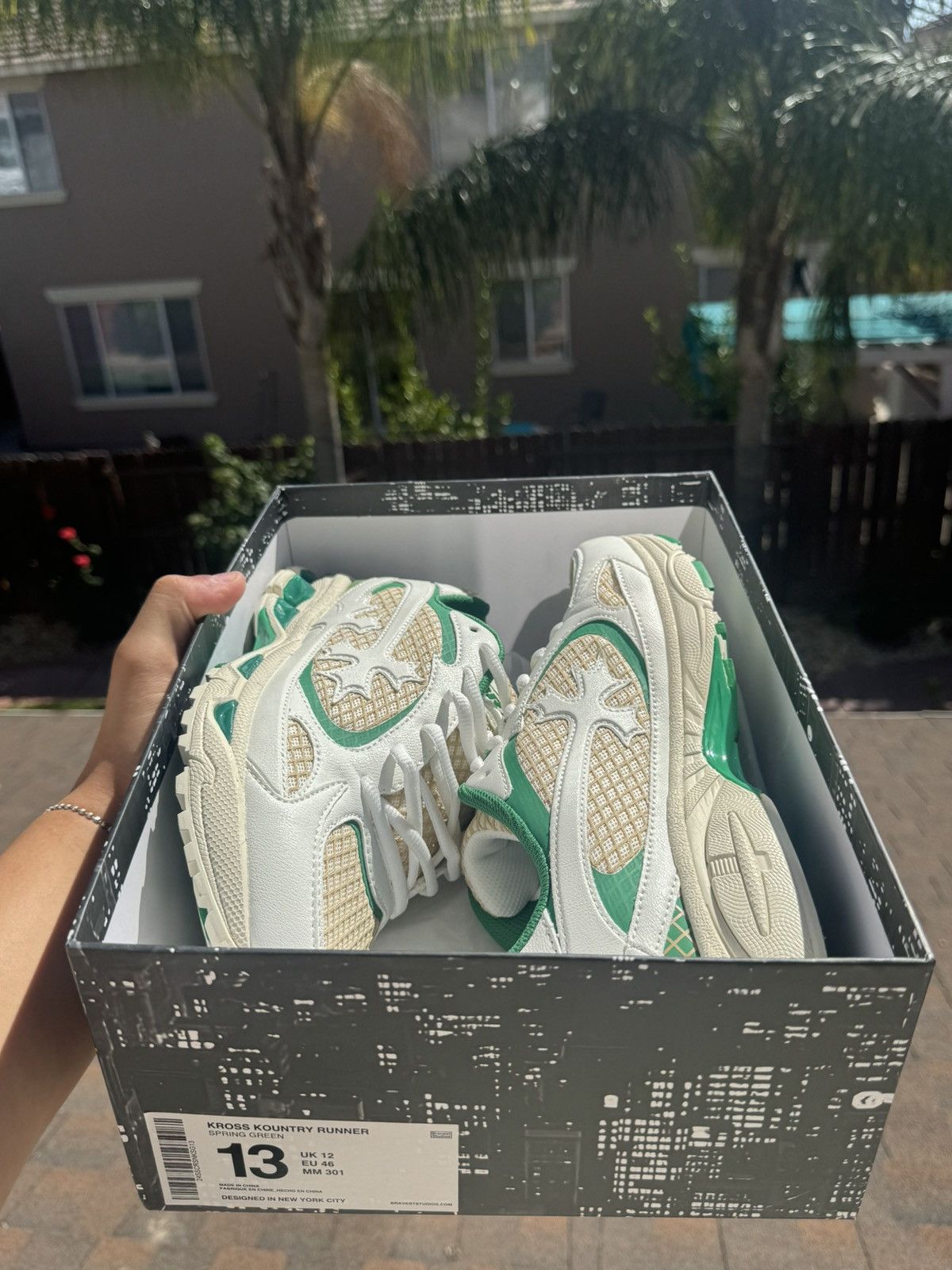 Bravest Studios Bravest Studios Green Kross Country Runners Men’s US 13 Size US 13 / EU 46 - 2 Thumbnail