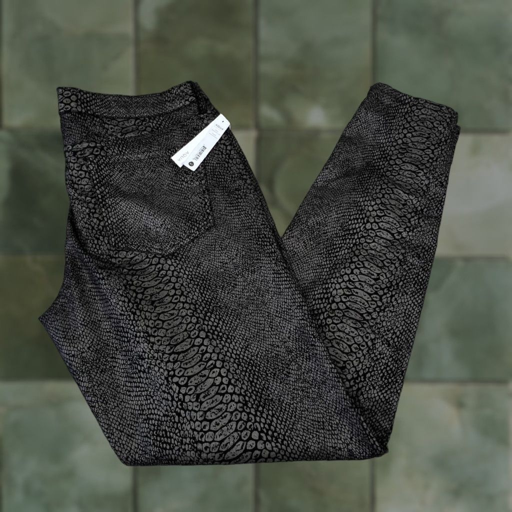 AQUA Aqua Rock Me Womens Skinny Jeans Black Snakeskin Denim Size 31 Waist 32 in Size 24" / US 00 / IT 34 - 1 Thumbnail