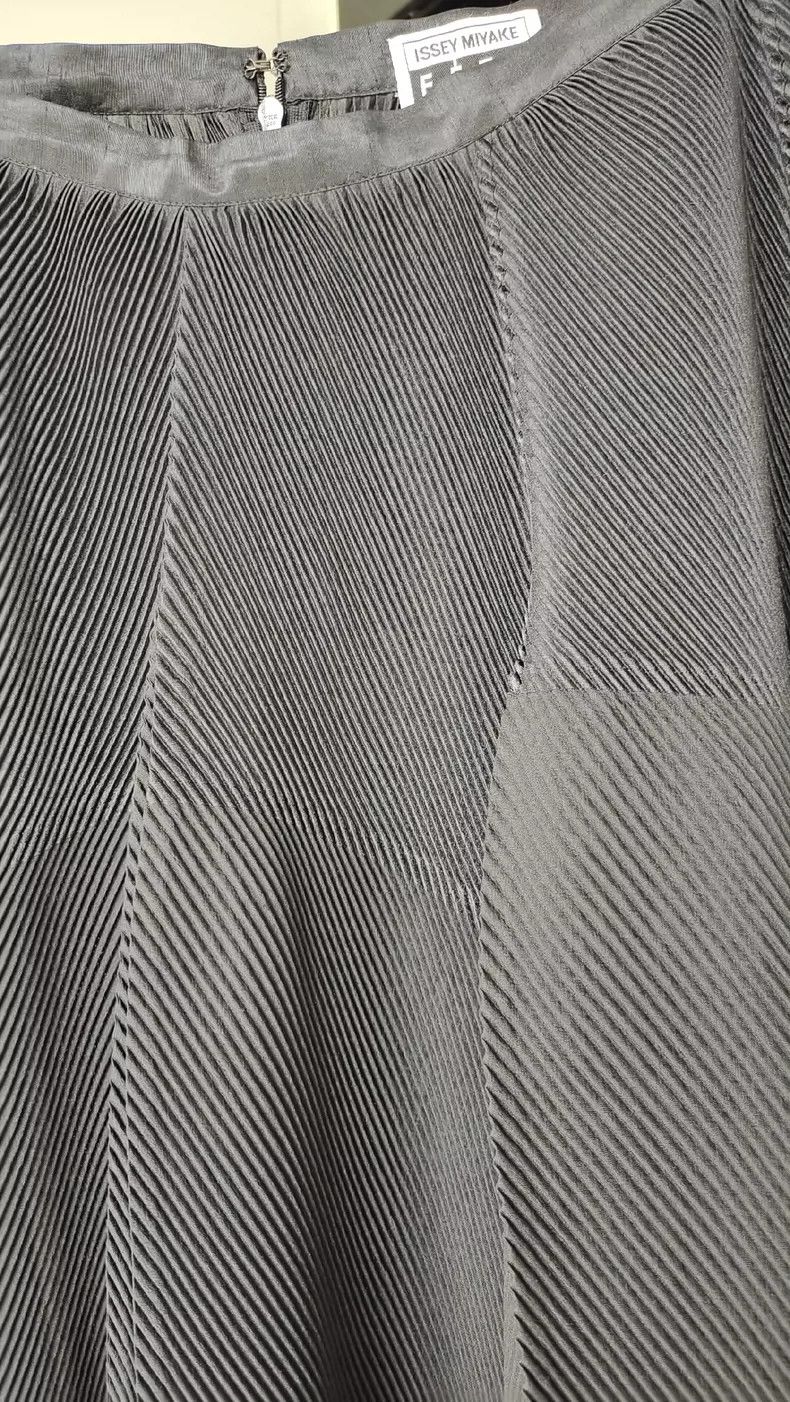 Issey Miyake Issey Miyake size:2 Dark grey multi-piece heavy petal half Size 22" - 3 Thumbnail