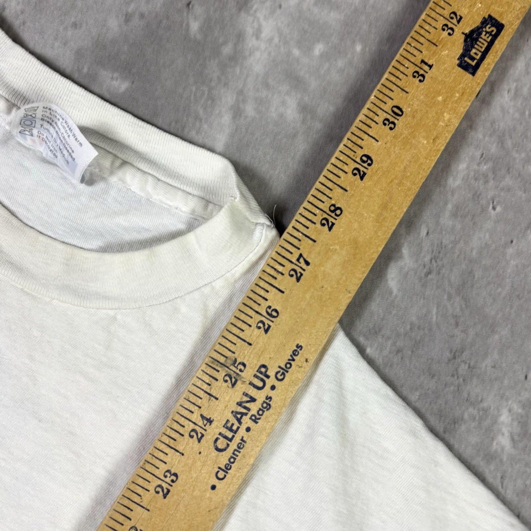 Hanes VINTAGE Waikiki Hawaii T Shirt Double Sided White Single Stitch size XL 90s Size US XL / EU 56 / 4 - 5 Thumbnail