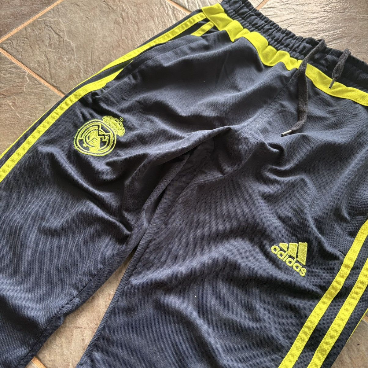 Adidas × Vintage Vintage real Madrid adidas tracksuit pants in blue and green Size US 30 / EU 46 - 2 Thumbnail
