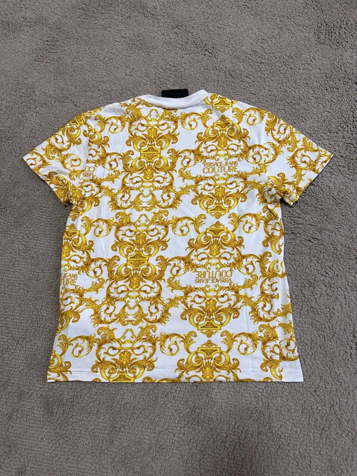 Versace Jeans Couture Rare VERSACE Jeans Couture White Tshirt Sz M Size US M / EU 48-50 / 2 - 7 Thumbnail