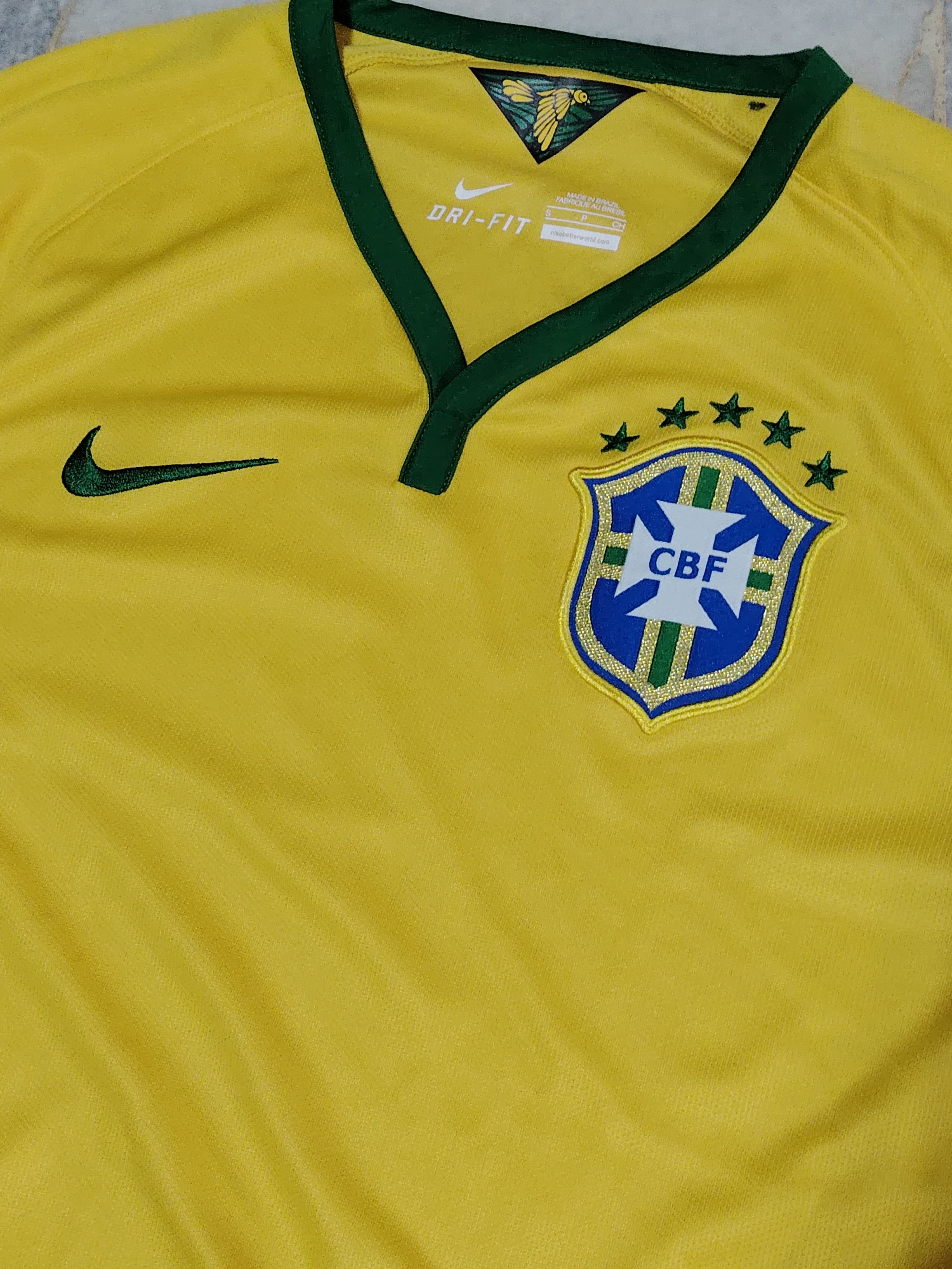 Vintage Brazil Home Football 2014/16 Made in Brazil Jersey Size US S / EU 44-46 / 1 - 3 Thumbnail
