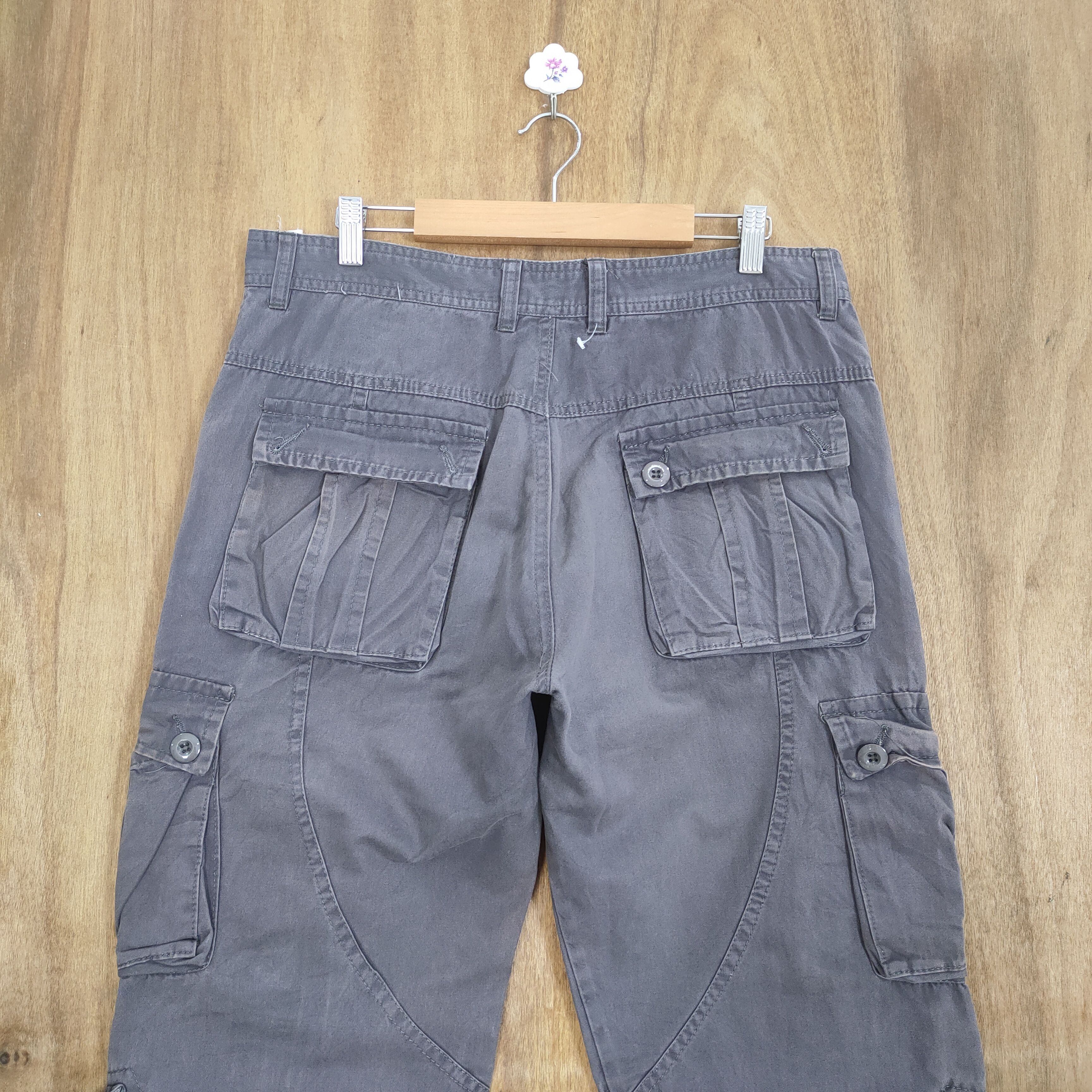 Japanese Brand VINTAGE JAPANESE BRAND FADED GREY CARGO PANTS Size US 34 / EU 50 - 8 Thumbnail