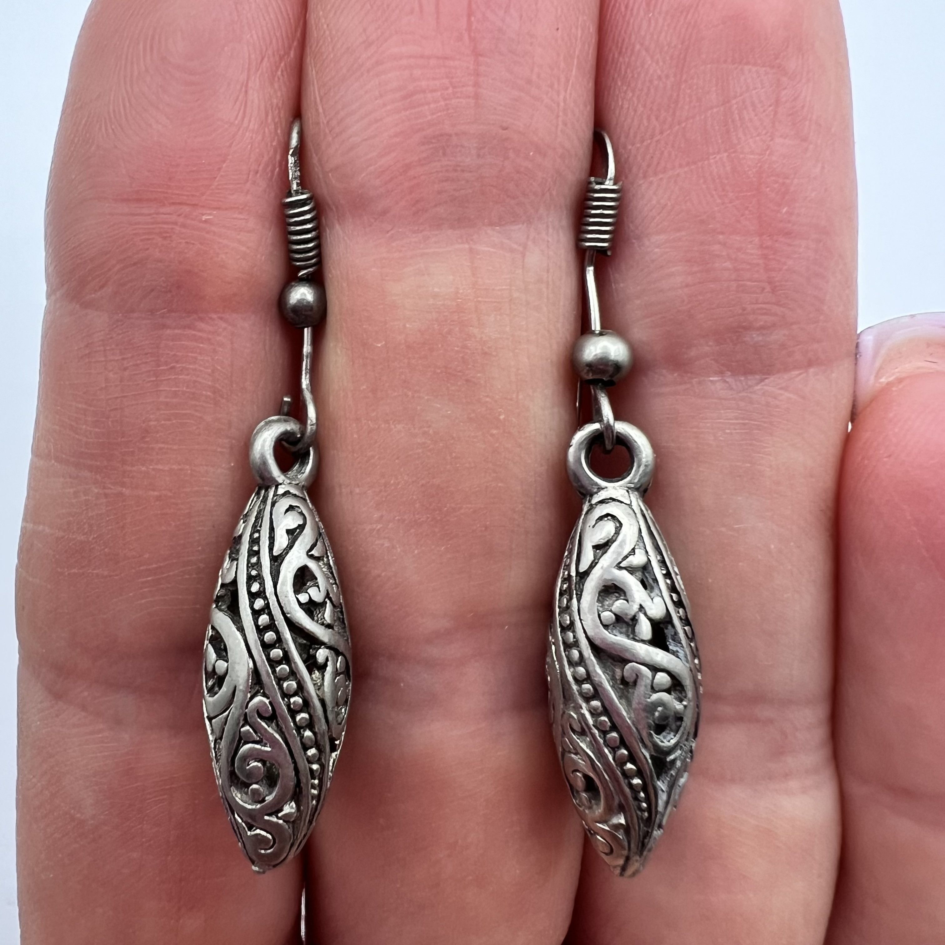 Sterling Silver Vintage Beautiful Pair Of Stud Earrings Sterling Silver 925 Size ONE SIZE - 9 Thumbnail
