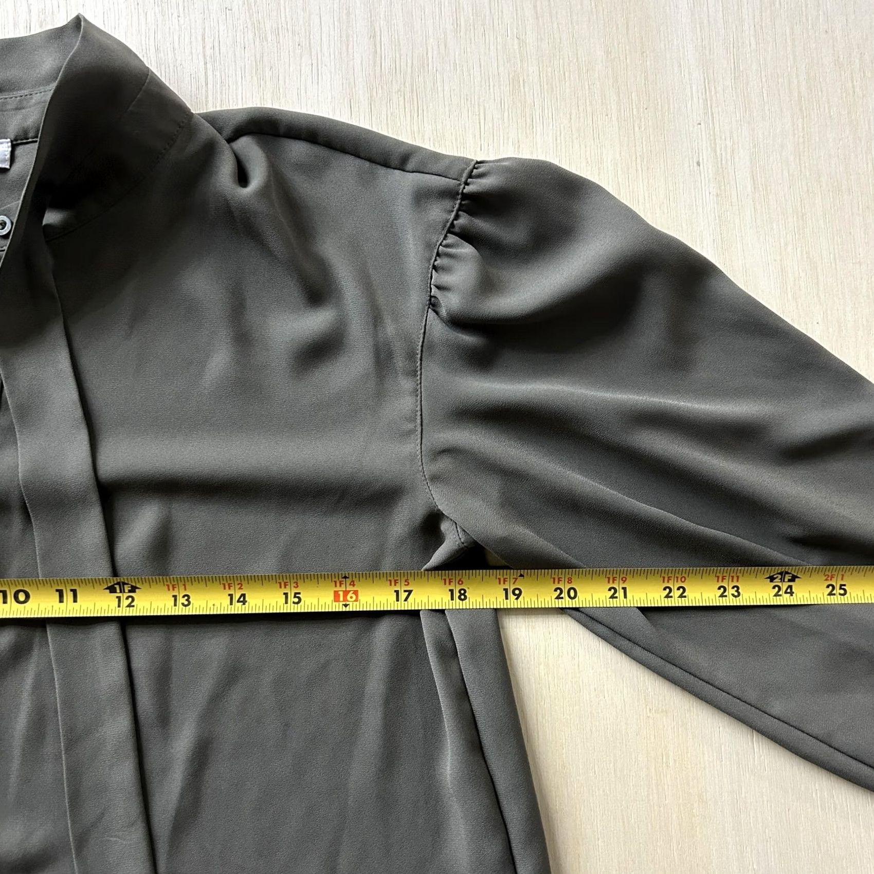 Calvin Klein Calvin Klein Blouse Womens Medium Green Pleated V Neck Tie Neck Long Sleeve Top Size M / US 6-8 / IT 42-44 - 4 Thumbnail