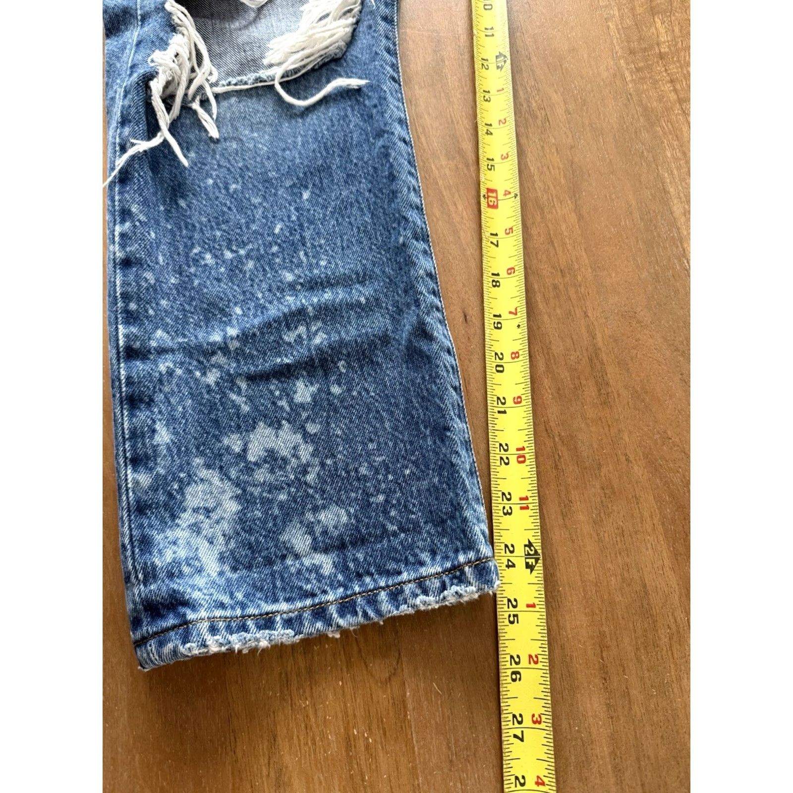 Levi's Levi's 501 Jeans Womens 28x26 Button Fly Distressed Denim Acid Splatter Premium 501 Series 90s Retro City Mom Jean Size 28" / US 6 / IT 42 - 7 Thumbnail