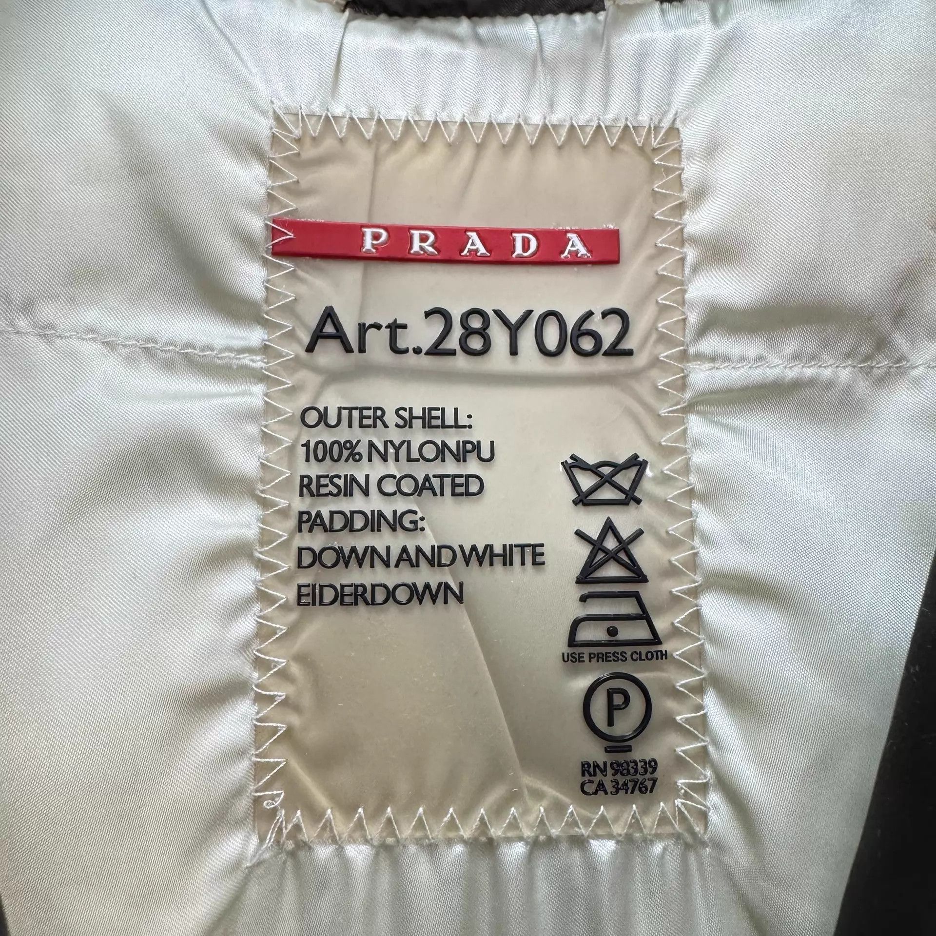 Prada Prada Triangle Logo Fur Collar Down Jacket 38 98New Size XS / US 0-2 / IT 36-38 - 6 Thumbnail