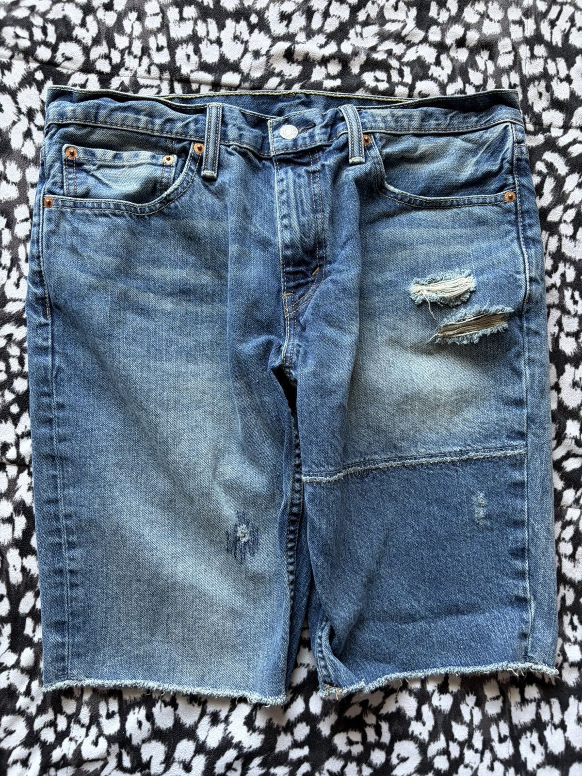 Levi's Distressed/repaired Levi's blue denim cutoff shorts Size US 34 / EU 50 - 2 Thumbnail