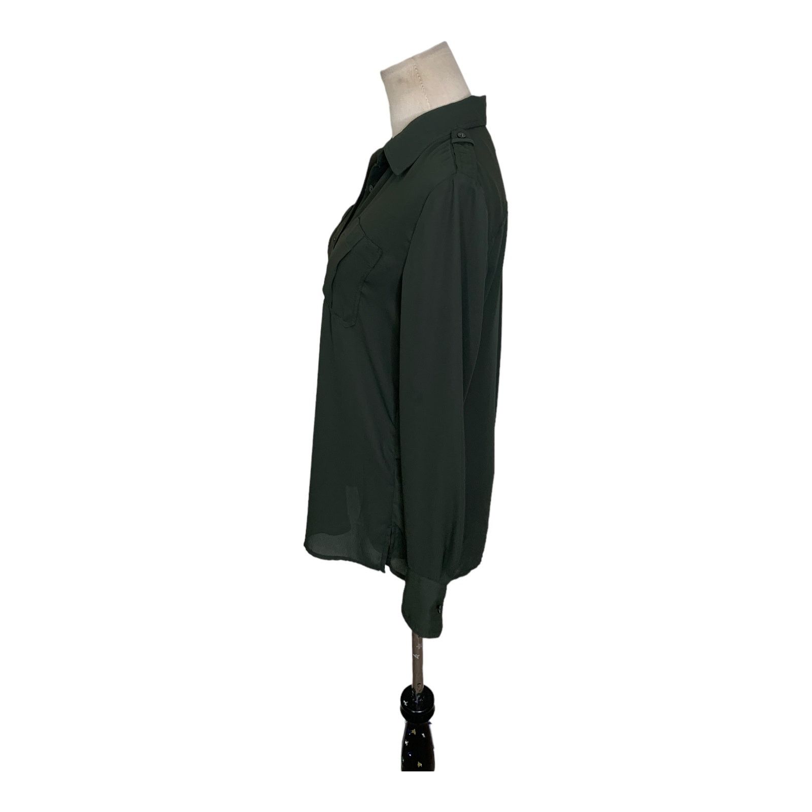 Banana Republic Banana Republic green long sleeves buttoned blouse size XS Size XS / US 0-2 / IT 36-38 - 7 Thumbnail