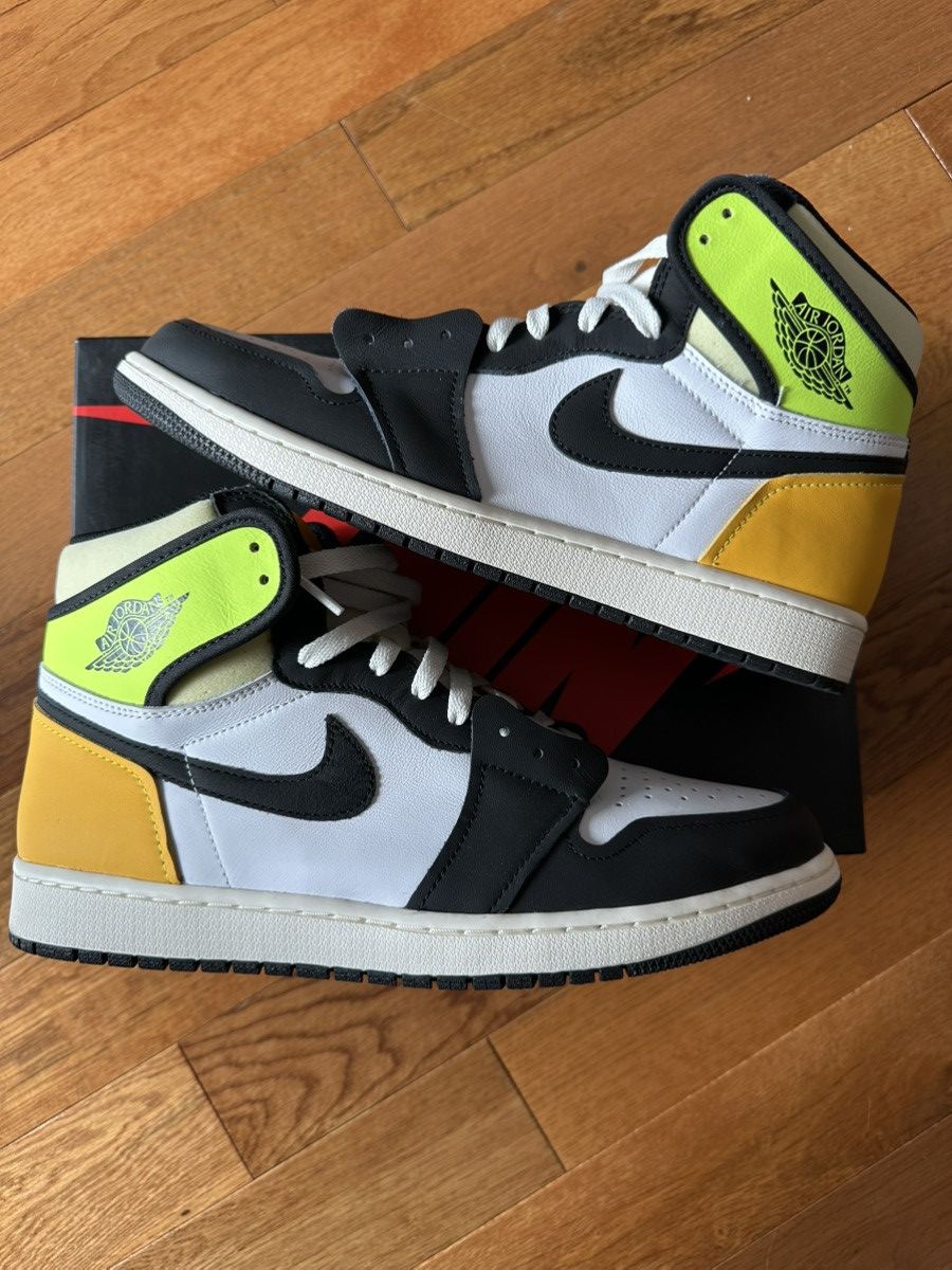 Jordan Brand × Nike Air Jordan 1 Volt Size US 12 / EU 45 - 1 Thumbnail