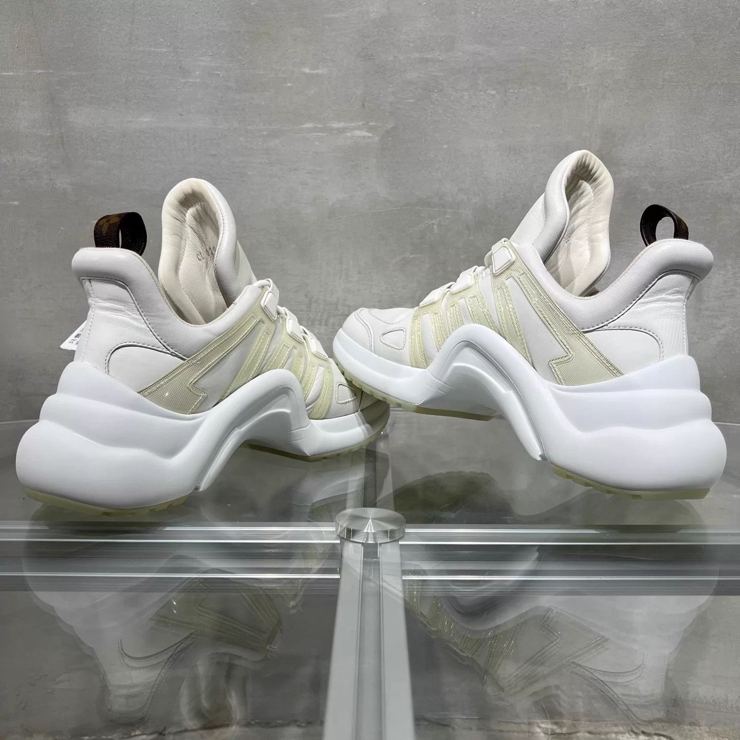 Louis Vuitton LV Classic Dad Shoe White UK3.5 Size US 7 / IT 37 - 5 Thumbnail
