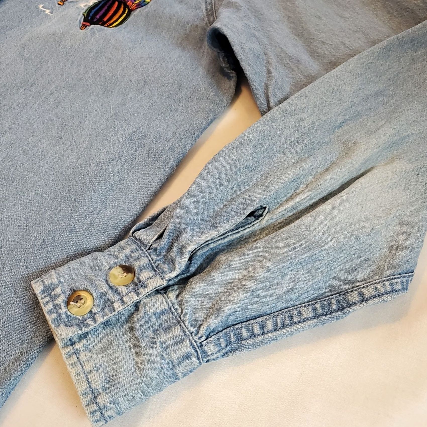 Denime VINTAGE Patrice Designs Denim Shirt Long Sleeve Button-Up Embroidered Hot Air Balloons Blue L Womens 90s Retro Bohemian Casual Easy Care Size L / US 10 / IT 46 - 5 Thumbnail