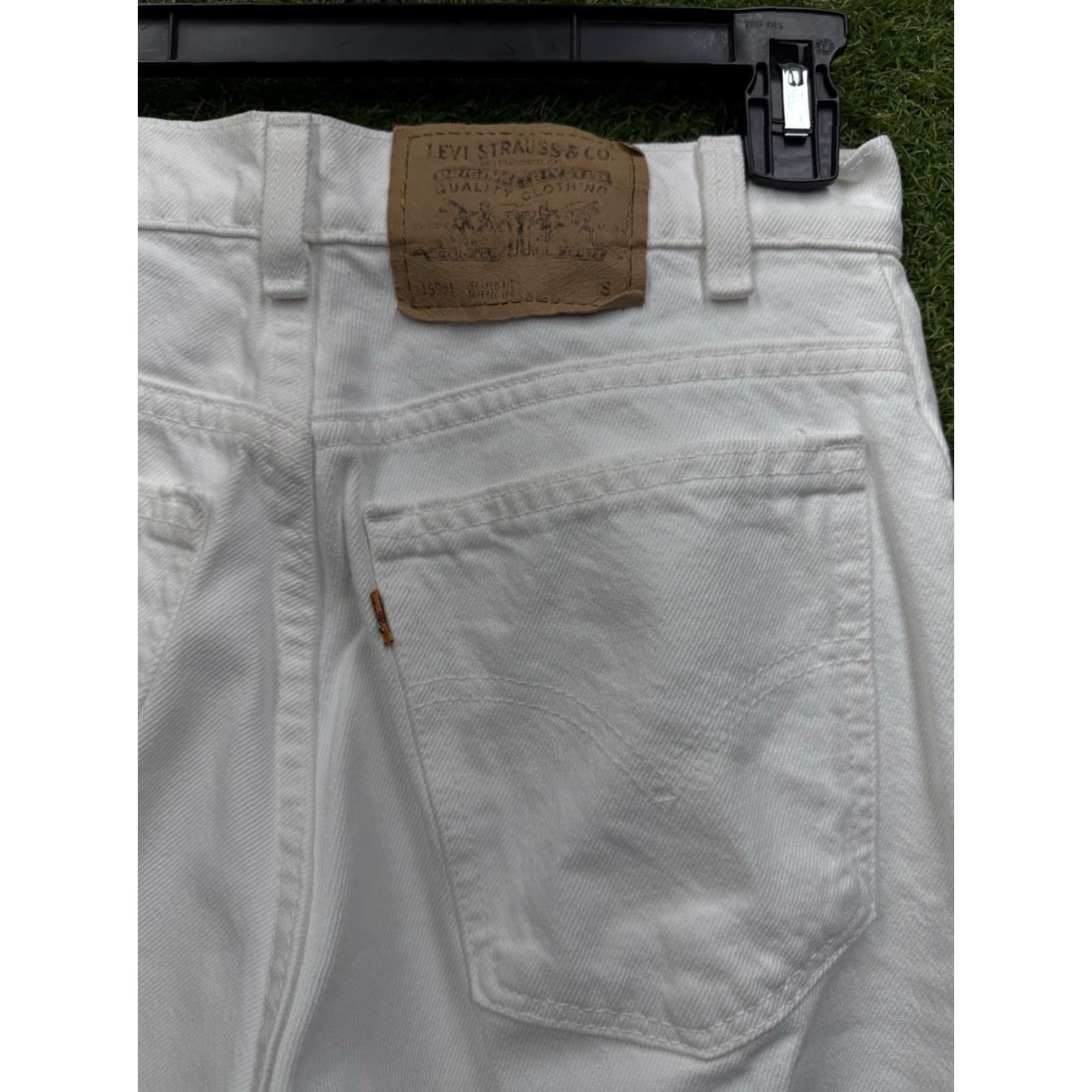Levi's VINTAGE Levi's 950 Jean Shorts Womens Short Regular White 10 Relaxed Fit Tapered 80s 90s City Retro USA Mens? Size 32" / US 10 / IT 46 - 3 Thumbnail