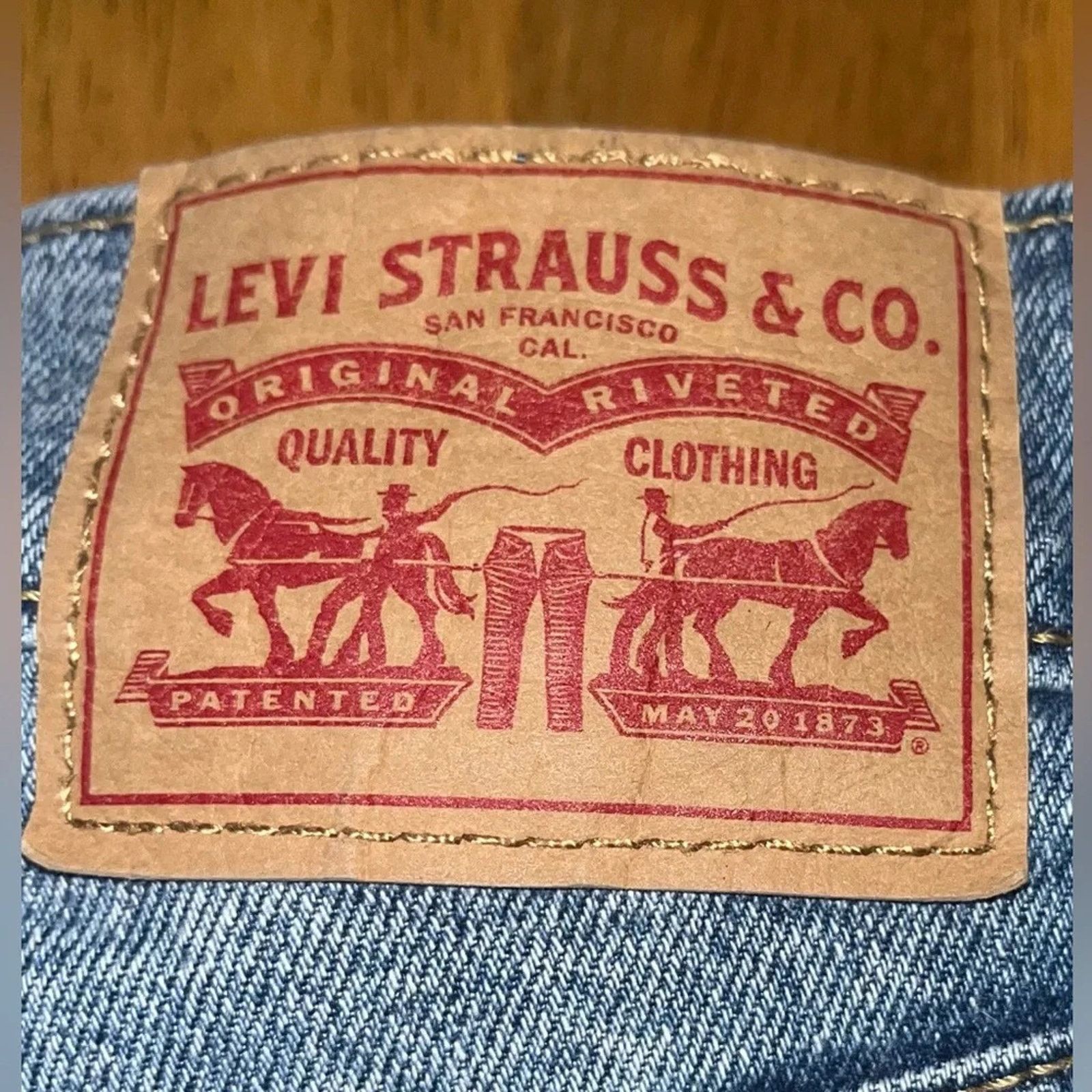 Levi's Levi’s 501 jeans, size 6. Five pocket, button fly jeans. Size 28" / US 6 / IT 42 - 4 Thumbnail