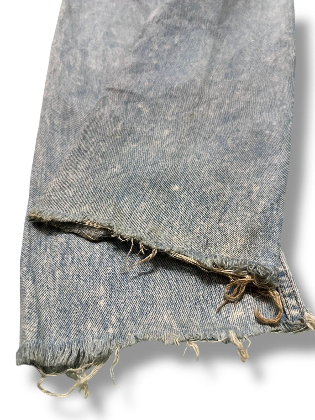 Levi's Vintage Levi's With Distressed Loose Style and Faded Wash Size US 27 - 10 Thumbnail