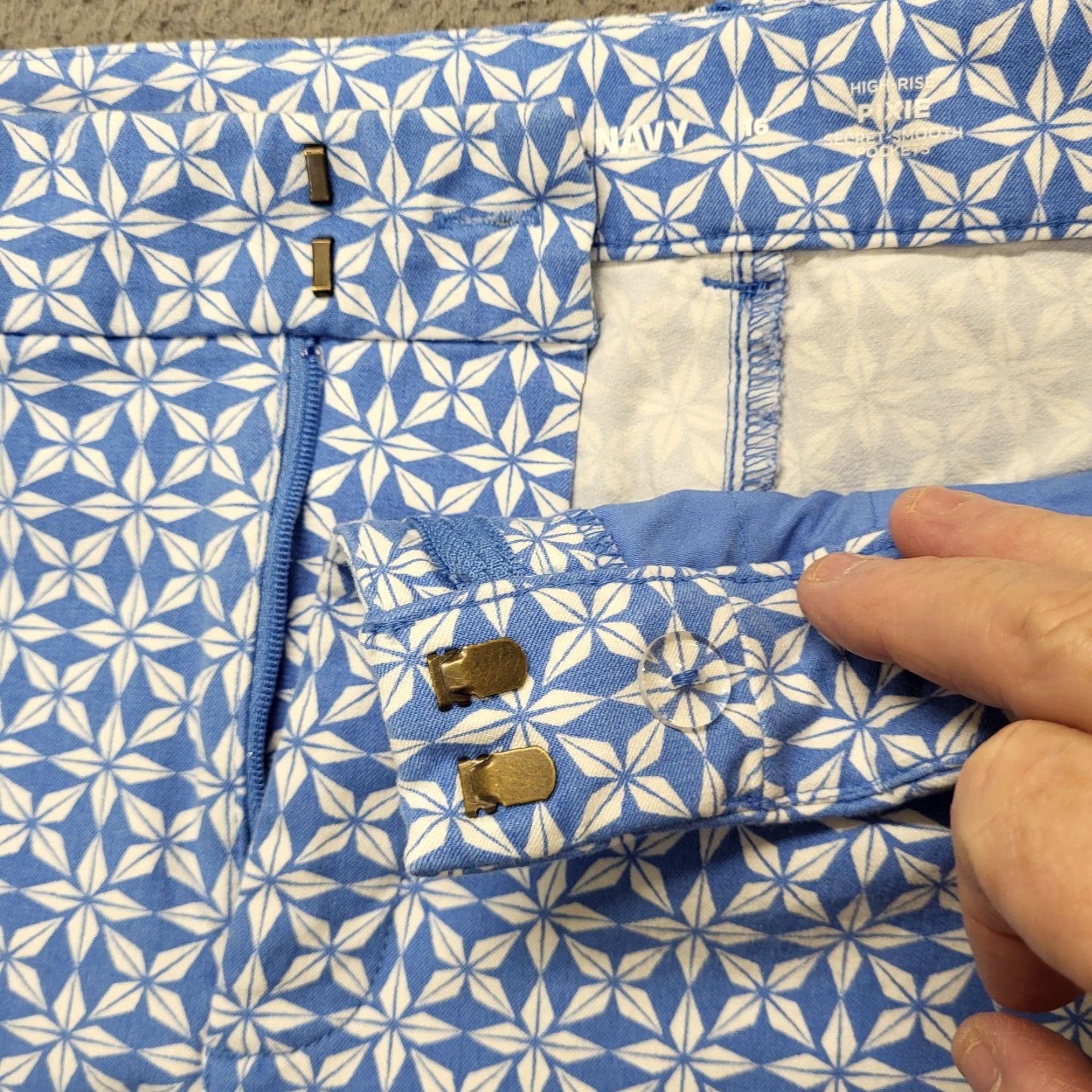 Vintage Rafaella Shorts Bermuda Floral Abstract Artsy Paisley Blue Womens 16 Stretch Pocket Built-In Size 16 Regular Size 38" / US 16 / IT 52 - 5 Thumbnail