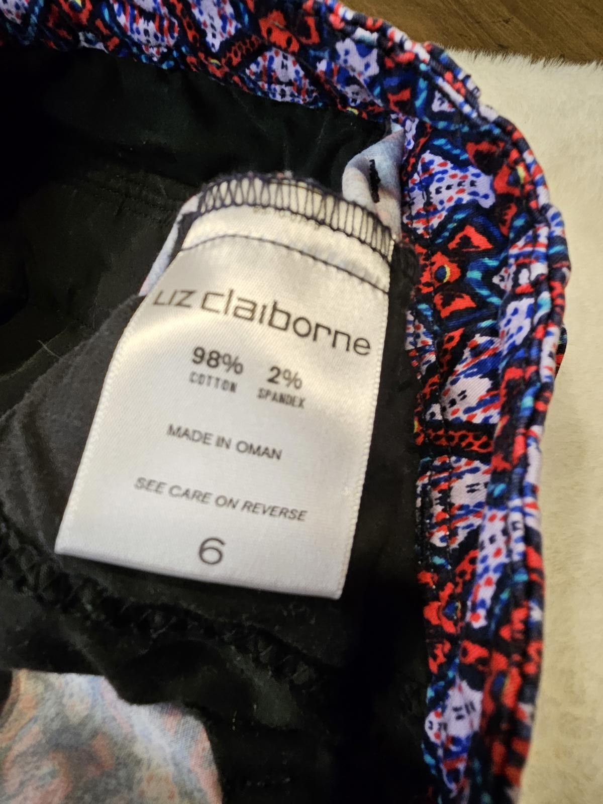 Designer Liz Claiborne Vibrant Geometric Print Shorts Size 28" / US 6 / IT 42 - 9 Thumbnail