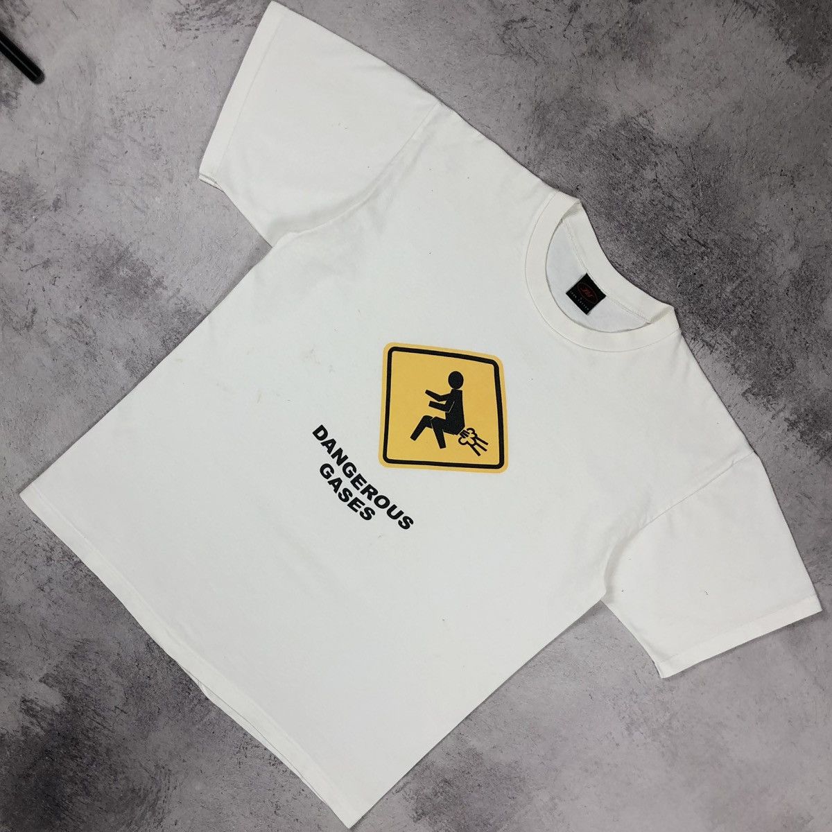 Vintage Vintage Dangerous Gases Fart Tee Size US L / EU 52-54 / 3 - 1 Thumbnail