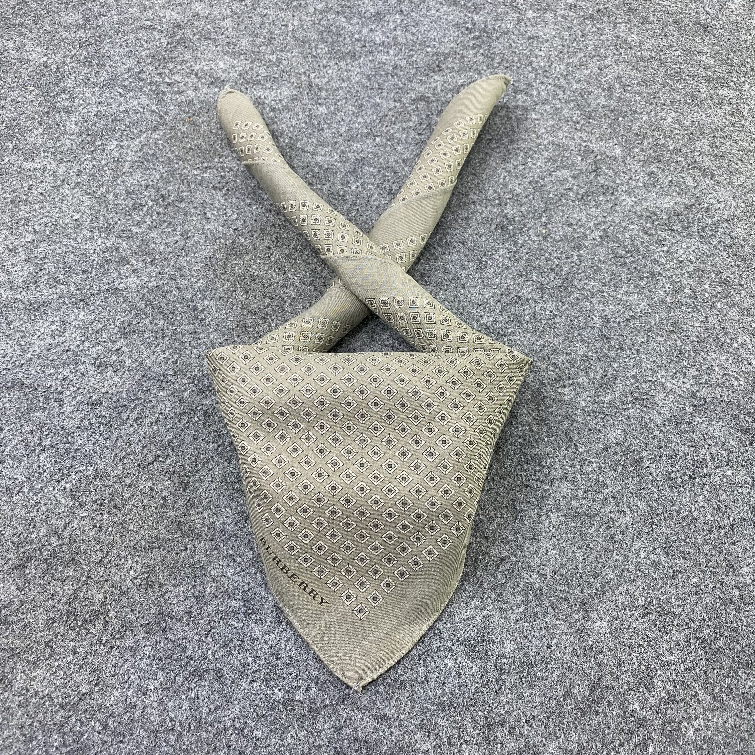 Burberry Burberry Handkerchief Neckerchief Bandana-B1977 Size ONE SIZE - 2 Thumbnail