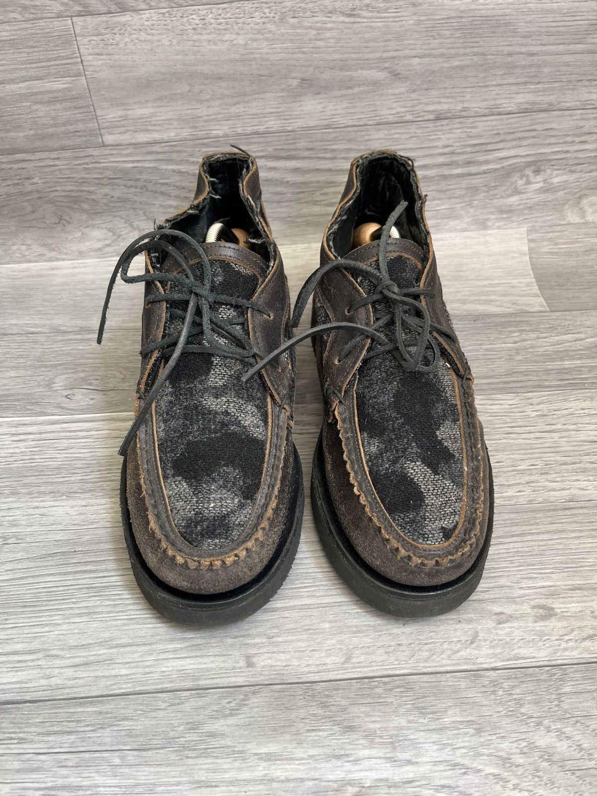 Yuketen Yuketen black camo moccasin moc toe leather shoes Size US 10 / EU 43 - 4 Thumbnail