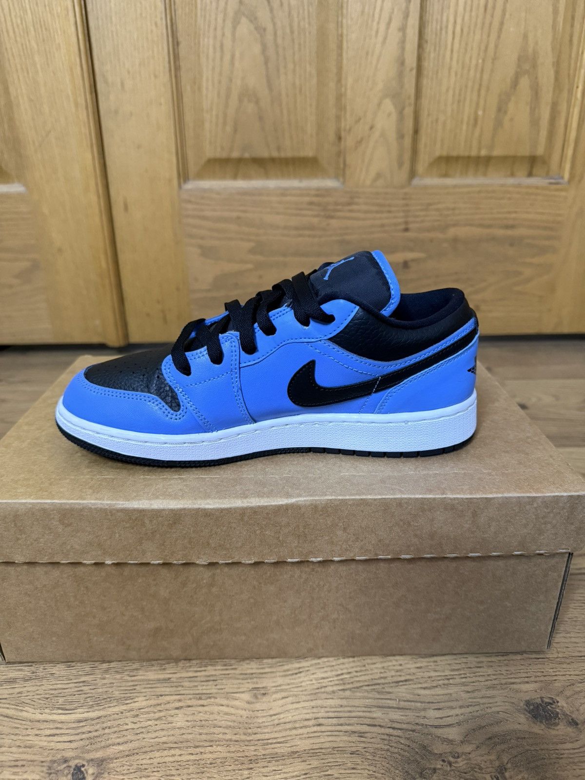 Jordan Brand Air Jordan 1 low SE “University blue” Size 6y Size US 6 / EU 39 - 9 Thumbnail