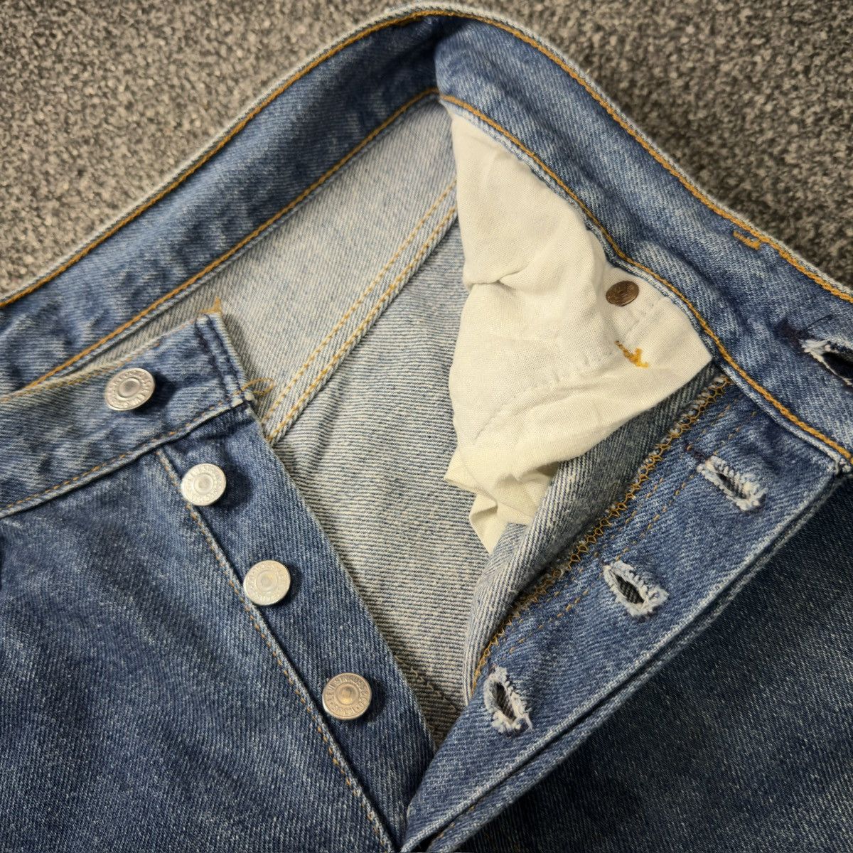 Levi's Vintage Clothing 90s Levis 501 Aging Denim Made in Usa W31 Size US 31 - 12 Thumbnail