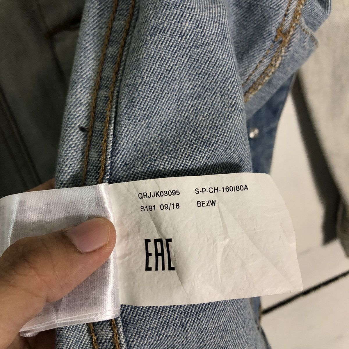 Japanese Brand 🔥Rare Acid Wash Design Denim Trucker Jacket Roxy Japan Size US S / EU 44-46 / 1 - 18 Thumbnail