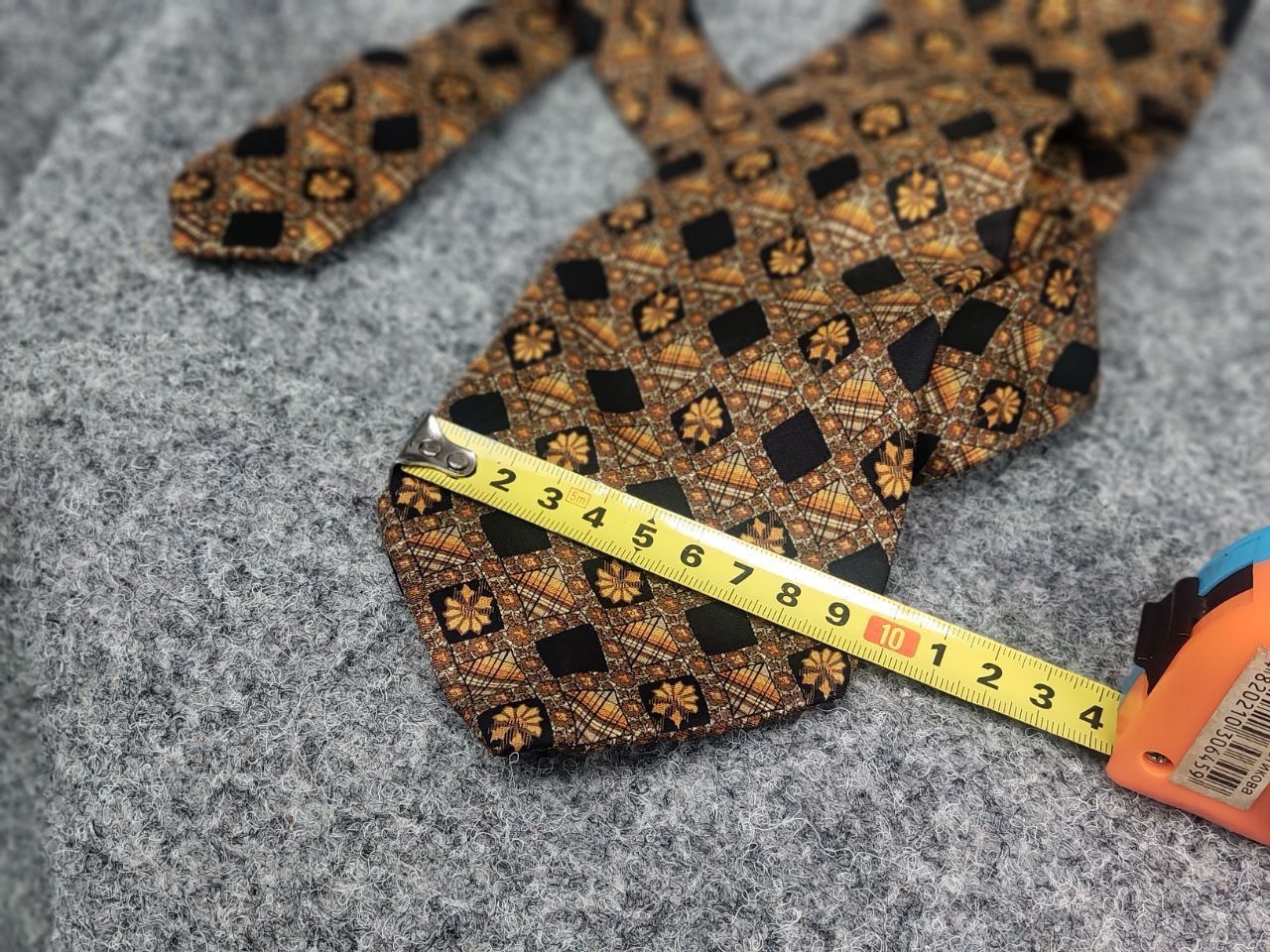 Yves Saint Laurent Yves Saint Laurent Vintage Silk designer tie Gold Pattern Size ONE SIZE - 12 Thumbnail