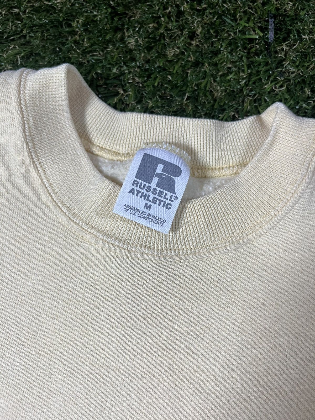 Russell Athletic Vintage Y2K Cropped Banana Cream Russell Athletic Crewneck Size US M / EU 48-50 / 2 - 3 Thumbnail