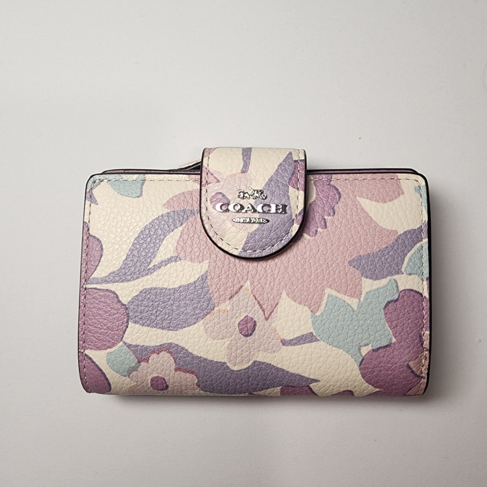 Coach NWT COACH CBO31 Medium Corner Zip Wallet Floral Print v3 Size ONE SIZE - 1 Thumbnail