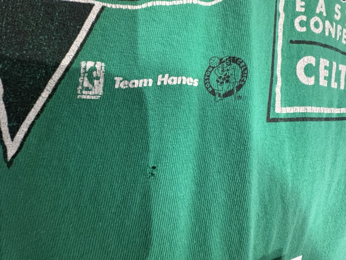 Hanes Vintage Boston Celtics tshirt Size US XL / EU 56 / 4 - 4 Thumbnail