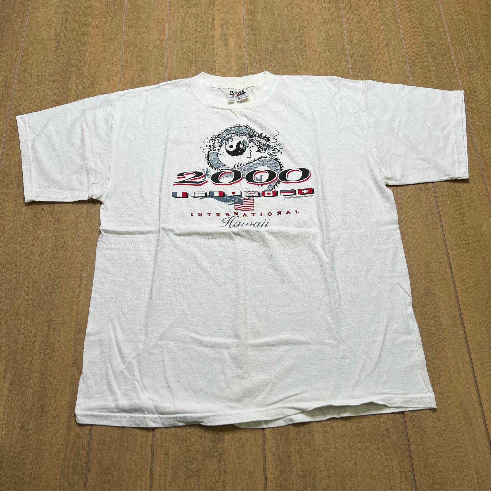 Tultex Y2K Year of the Dragon Honolulu Hawaii T-Shirt Men's Sz XL Size US XL / EU 56 / 4 - 1 Thumbnail