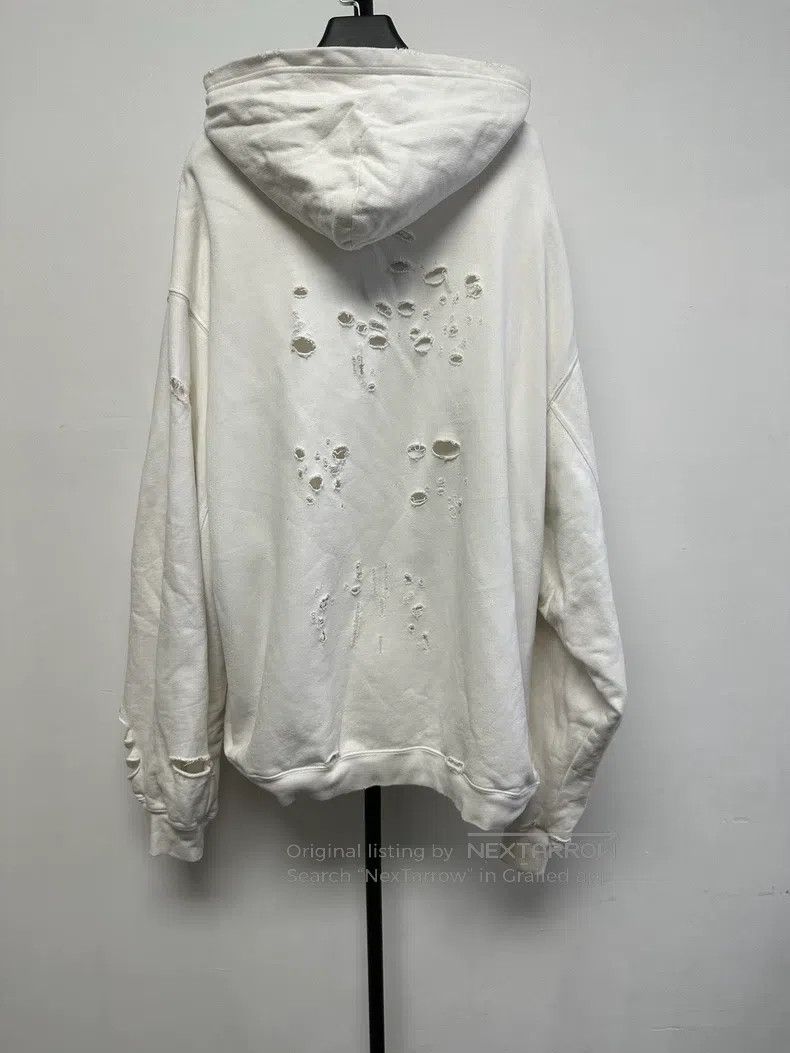 Balenciaga Balenciaga Printed Faded Effect Fleece Sweatshirt Size US S / EU 44-46 / 1 - 2 Thumbnail