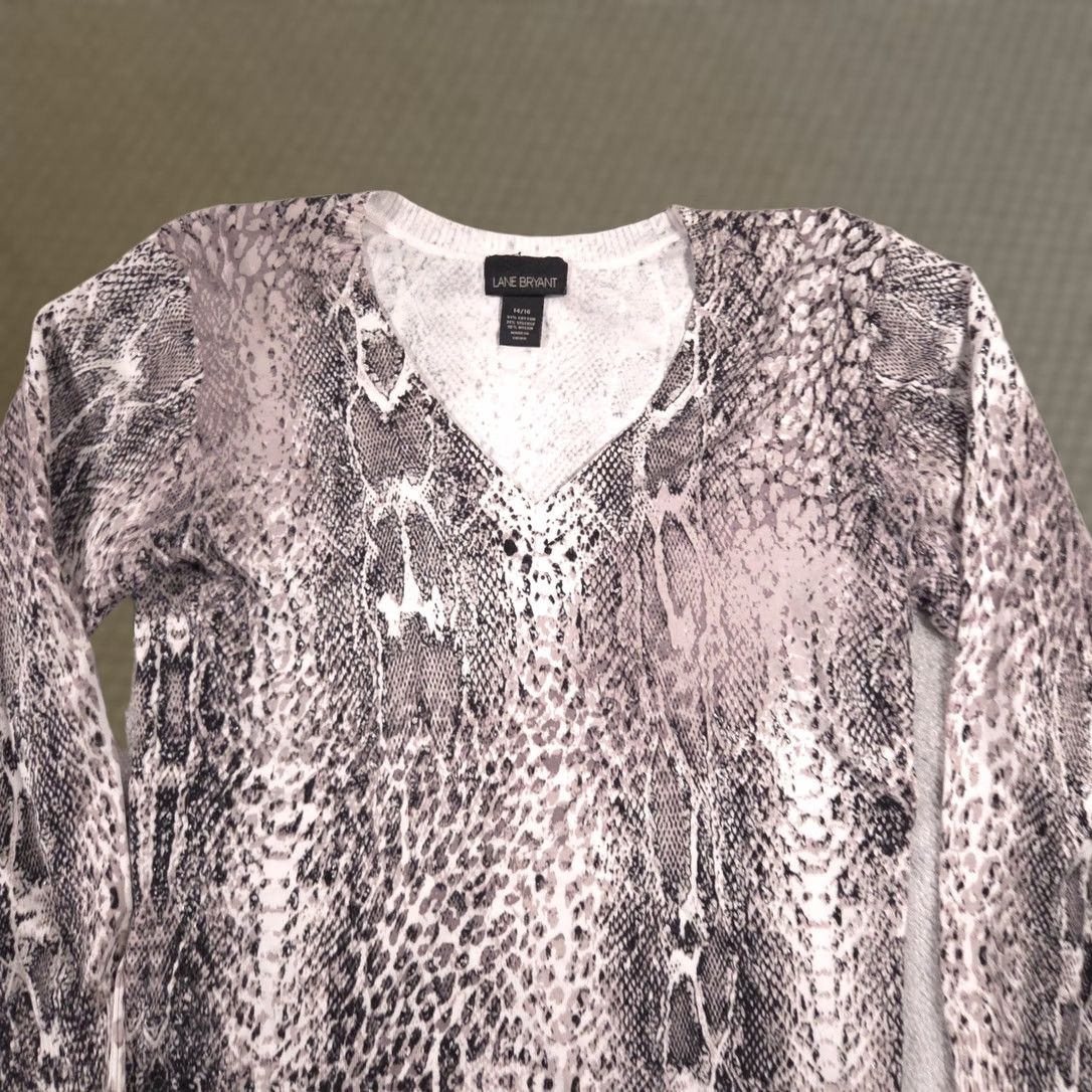 Vintage Lane Bryant Sweater Womens 14/16 Gray Snake Print V Neck Long Sleeves Knit Size XL / US 12-14 / IT 48-50 - 1 Thumbnail