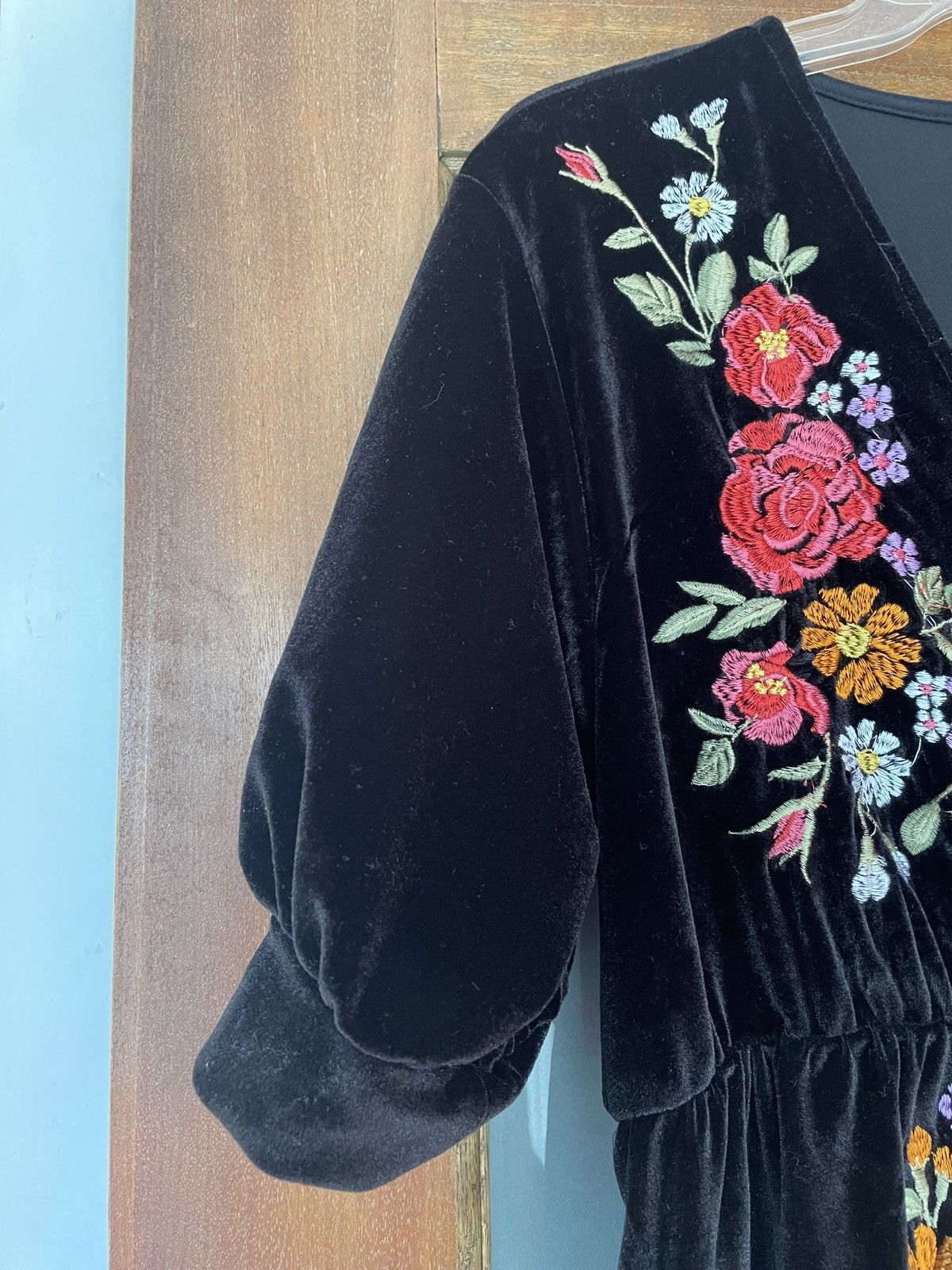 Asos ASOS Black Velvet Floral Embroidered Midi Tea Dress Size M / US 6-8 / IT 42-44 - 4 Thumbnail