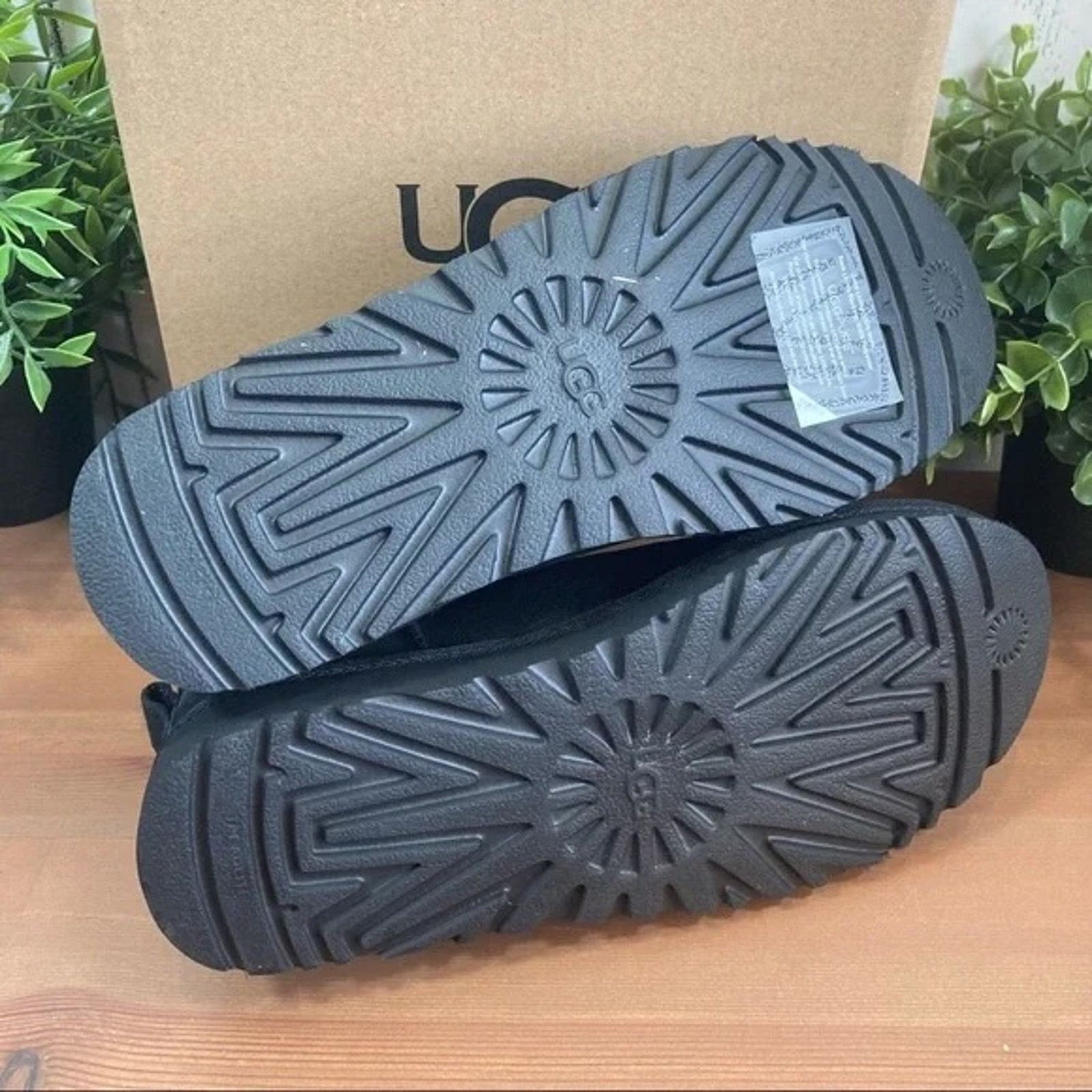 Ugg UGG Women's Classic Ultra Mini Booties Black Boots Size 8 Size US 8 / IT 38 - 8 Thumbnail