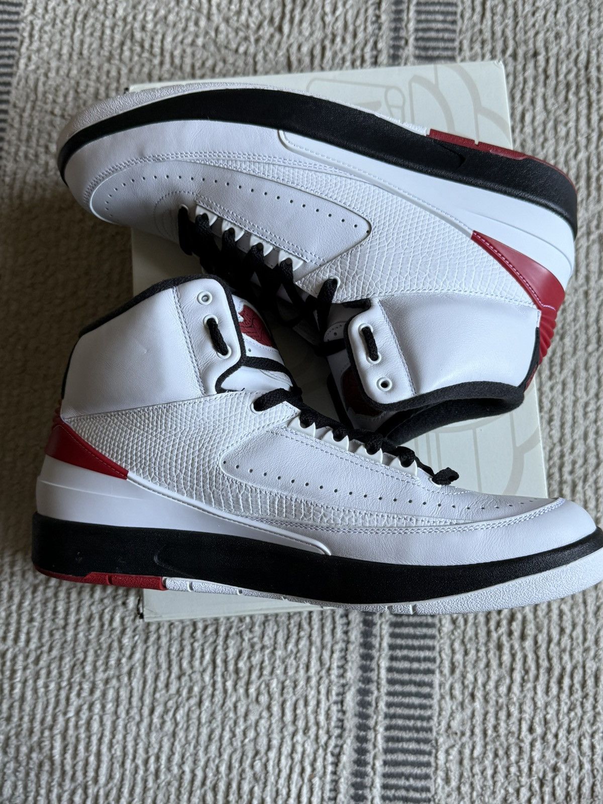 Jordan Brand Air jordan 2 chicago Size US 11.5 / EU 44-45 - 3 Thumbnail