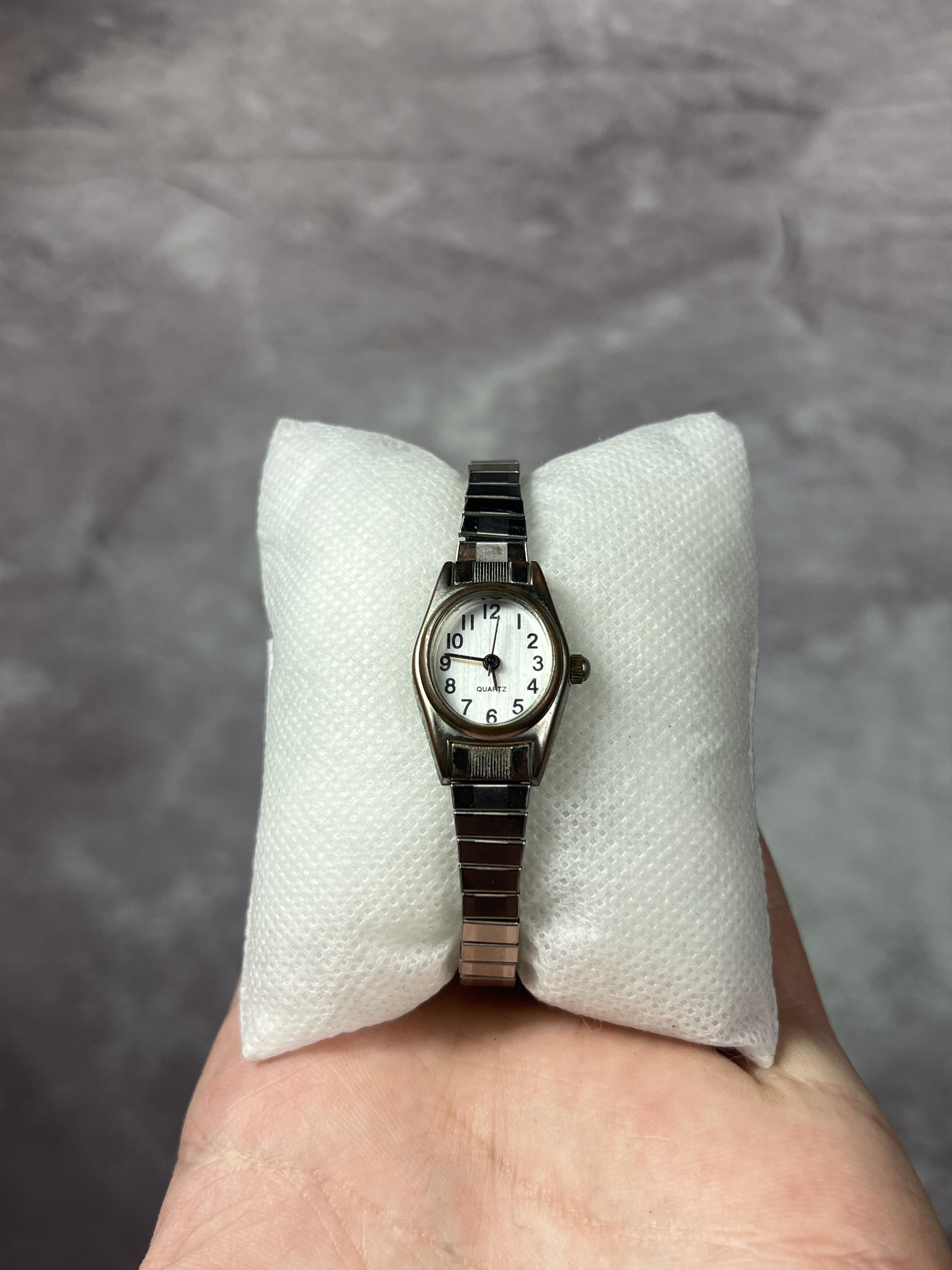 Vintage Futuristic Minimalistic Quartz Japanese Style Bracelet Watch Size ONE SIZE - 4 Thumbnail