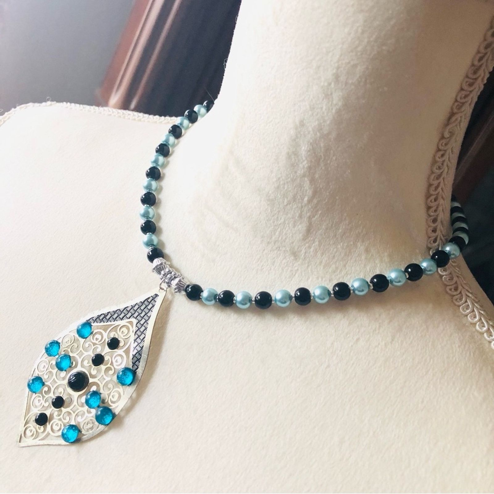Handmade Handcrafted repurpose filigree stone pendant Pearl necklace Size ONE SIZE - 4 Thumbnail