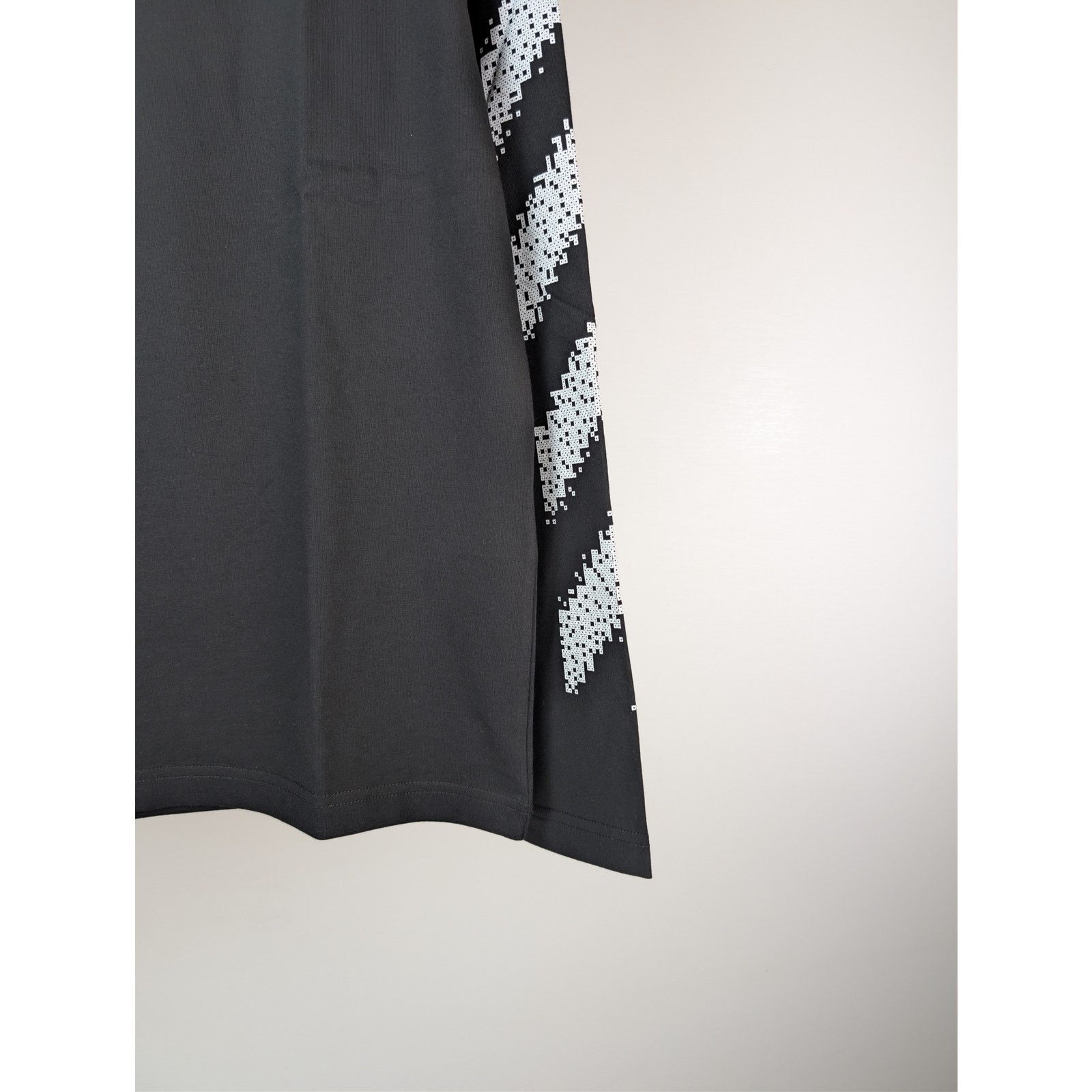 Off-White o1rshd1 Q:2 / Pixel Diag Skate L/S T-Shirt in Black/White Size US XL / EU 56 / 4 - 5 Thumbnail