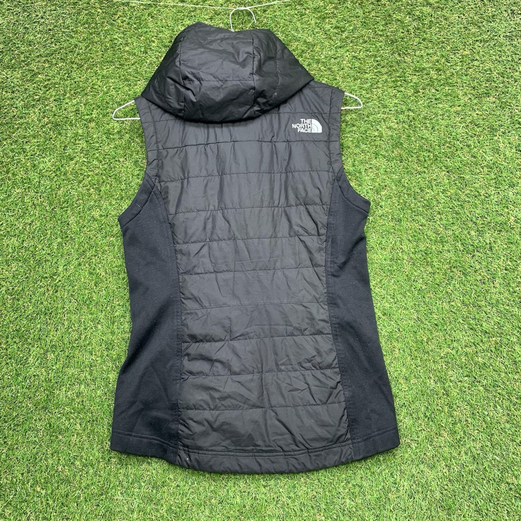 The North Face VINTAGE The North Face Puffer Vest Womens XS Quilted Sleeveless Hooded Jacket Black Hike Size XS / US 0-2 / IT 36-38 - 2 Thumbnail